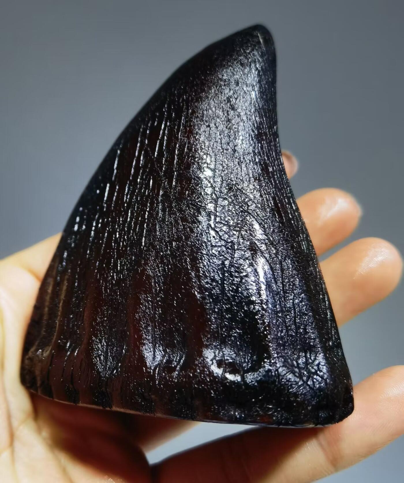 高端文玩小摆件手把件原皮原色，品质高端大气！自然风化纹！尺寸：高7.7cm宽6.5cm厚4.0cm克重：97.3