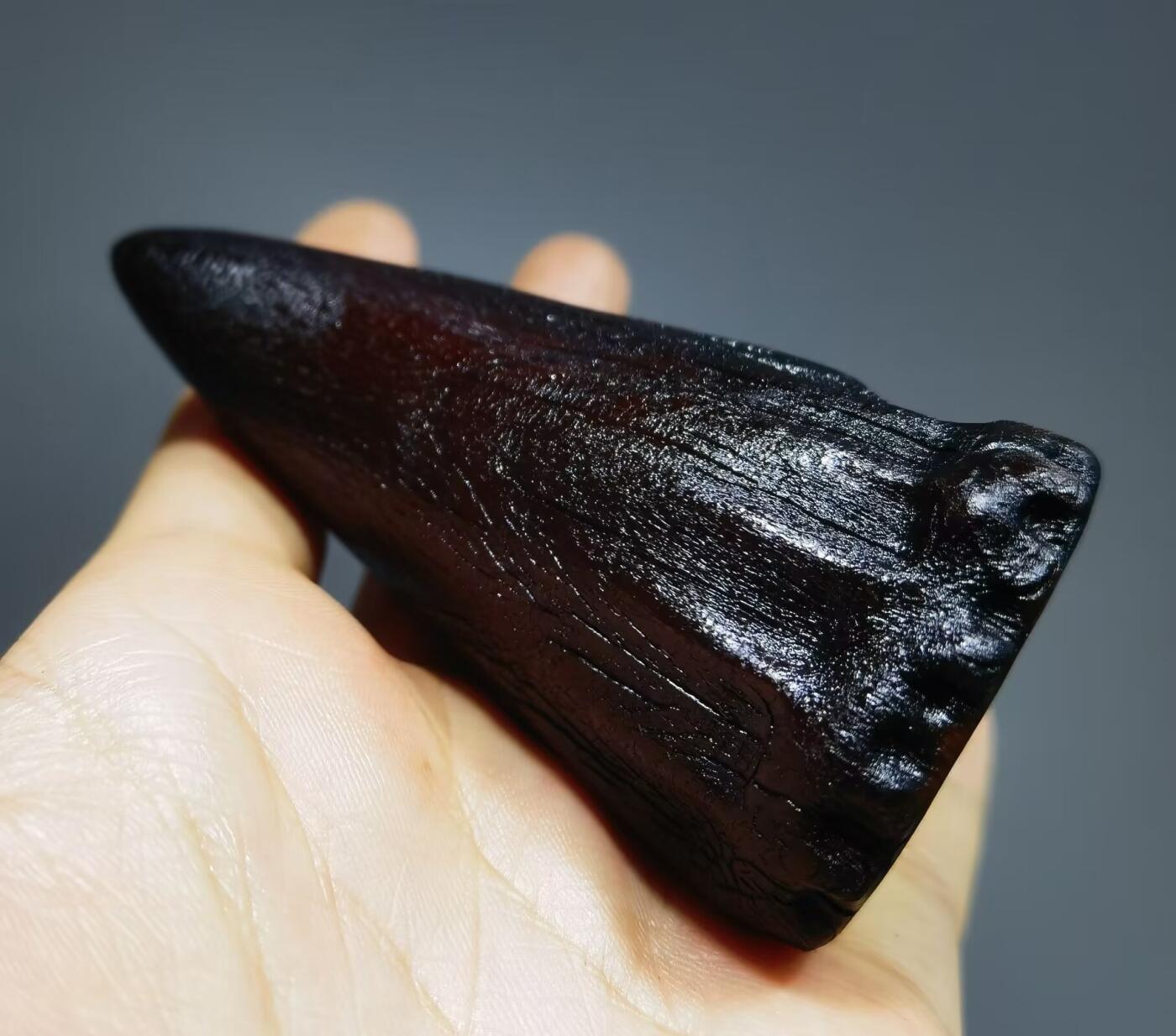 高端文玩小摆件手把件原皮原色，品质高端大气！自然风化纹！尺寸：高7.7cm宽6.5cm厚4.0cm克重：97.3