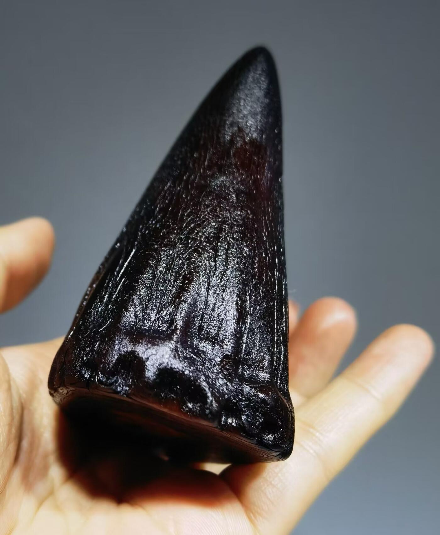 高端文玩小摆件手把件原皮原色，品质高端大气！自然风化纹！尺寸：高7.7cm宽6.5cm厚4.0cm克重：97.3