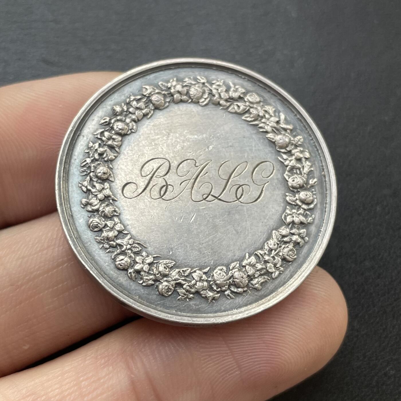 「木头集藏」章牌专场-第48期 1859年法国婚礼银章  直径：33 mm，16 g，边铭：手指 ARGENT （1845-1860年）