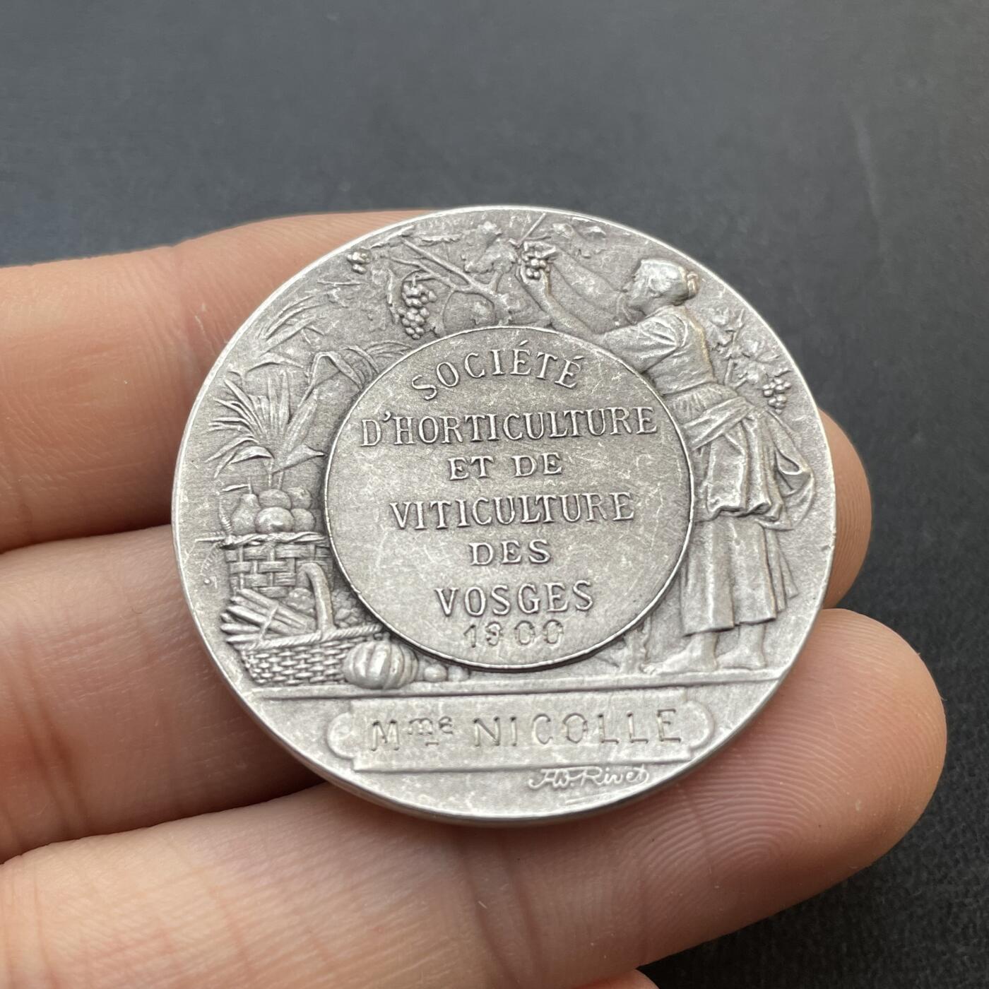 「木头集藏」章牌专场-第48期 Rivet ～法国葡萄种植园艺银章，直径：36 mm，21.5 g， 丰饶角 ARGENT