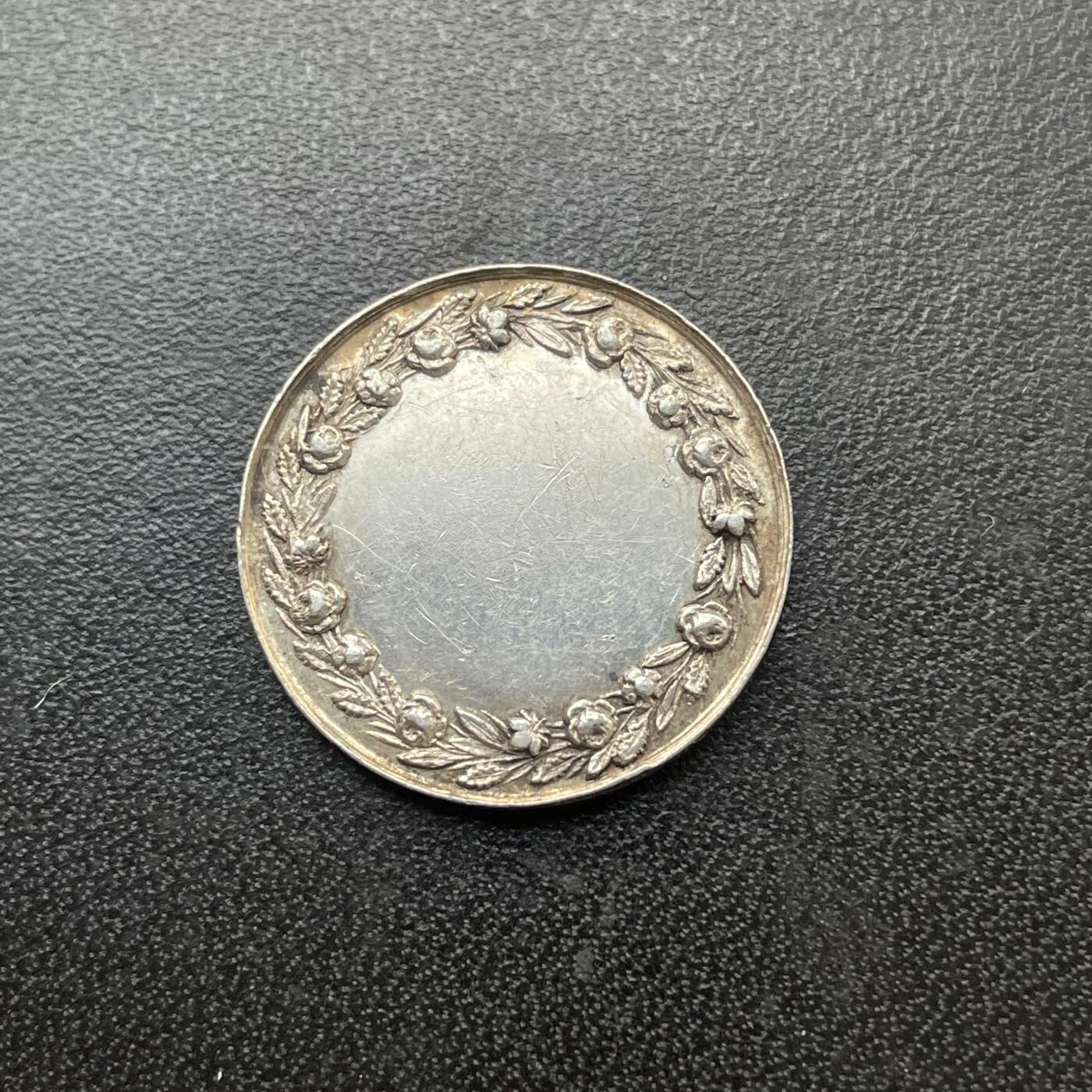 「木头集藏」章牌专场-第48期 法国婚礼小银章  直径：20 mm，3 g，边铭：蜜蜂 ARGENT （1860-1879年）