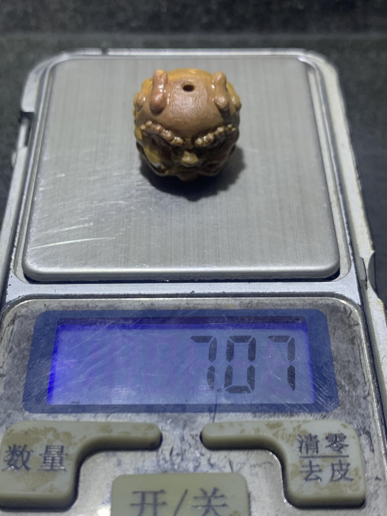 精美戈壁彩玉手工雕刻瑞龙珠一个！