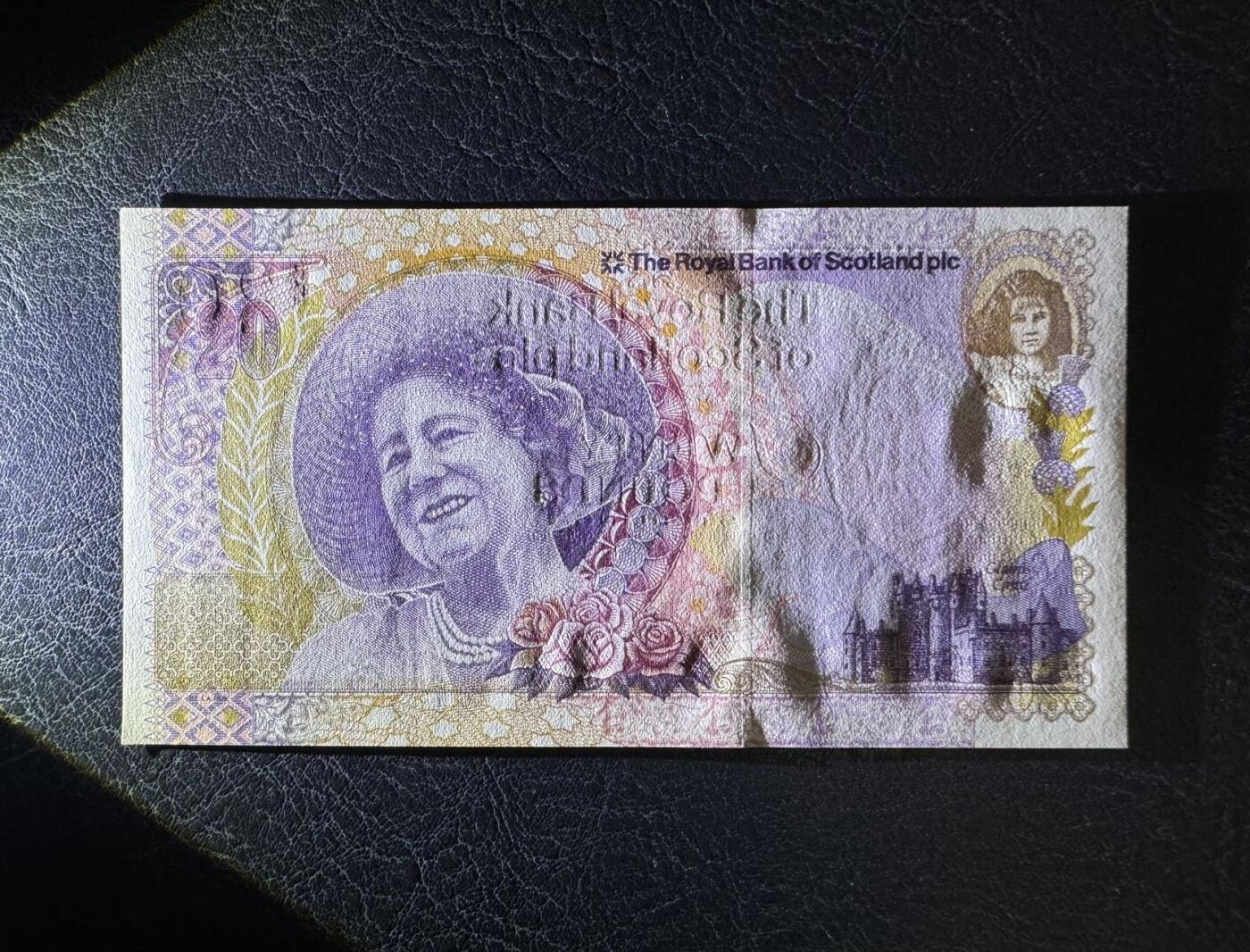 收藏联盟Quantum Auction 第383期拍卖  苏格兰皇家银行2000年20镑伊丽莎白王太后100周岁纪念钞 品相UNC 号码无47