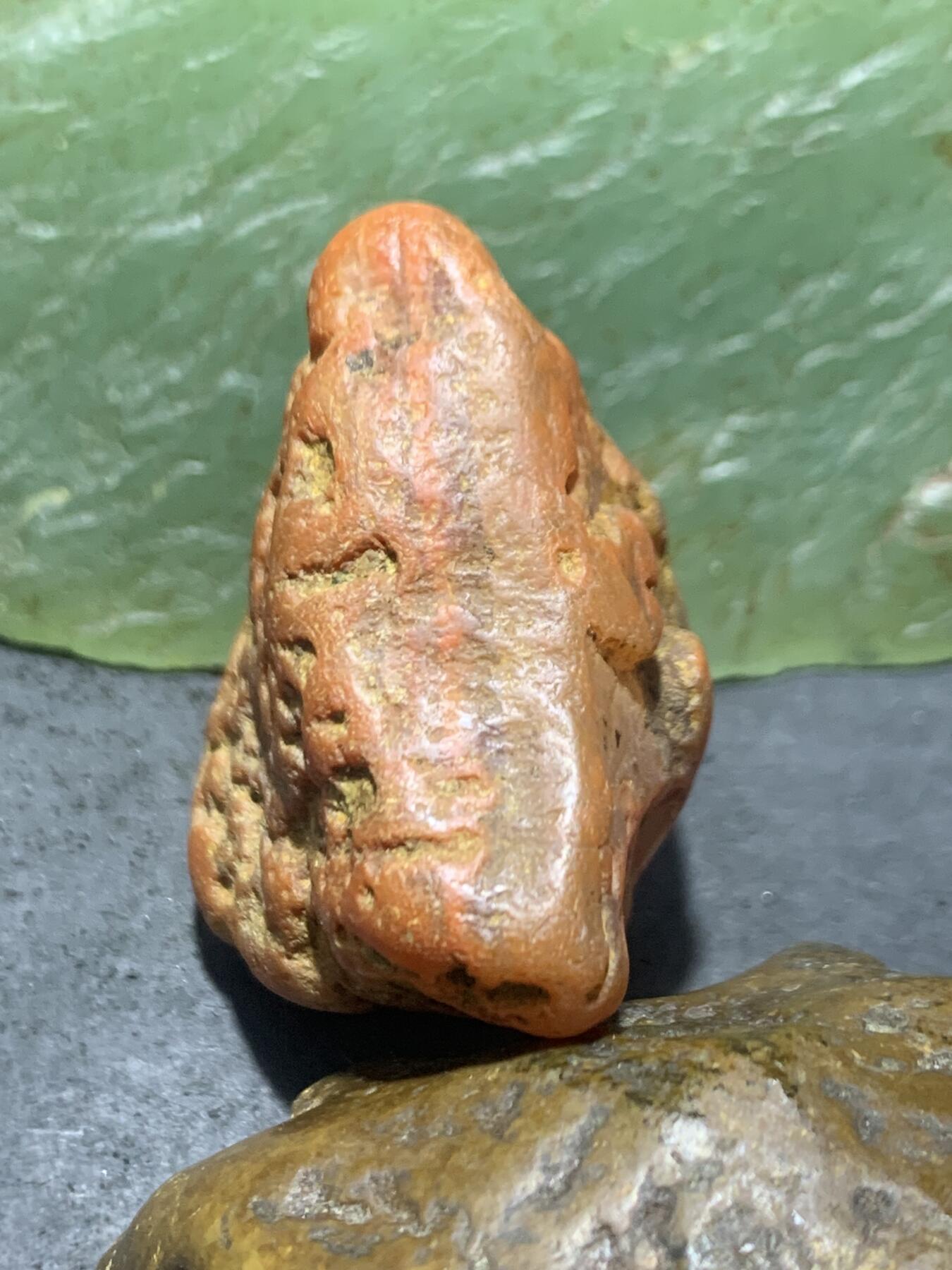 精美冰红双色南红玛瑙原石一颗