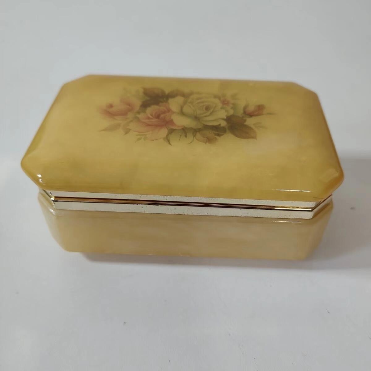 意大利Domain天然石玫瑰图案首饰盒饰品盒，尺寸11x7x4.5厘米，品相如图，500包快递