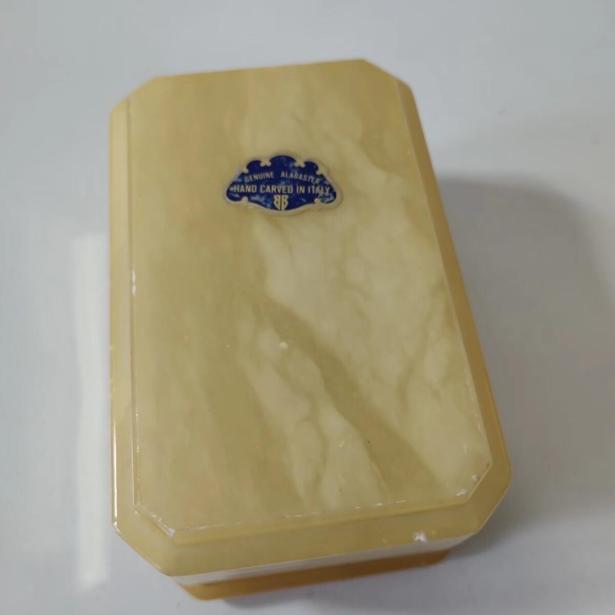 意大利Domain天然石玫瑰图案首饰盒饰品盒，尺寸11x7x4.5厘米，品相如图，500包快递