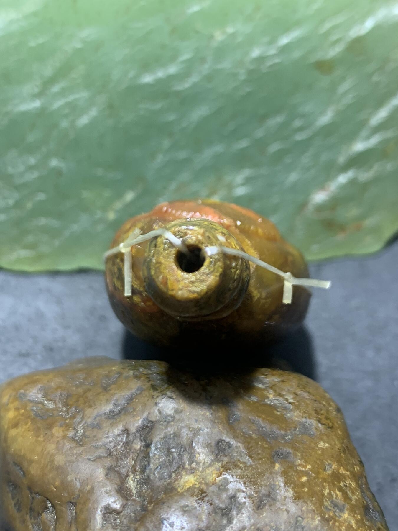 精美亚光草花纹战国红玛瑙手工雕刻灵猴佛头三通一套，