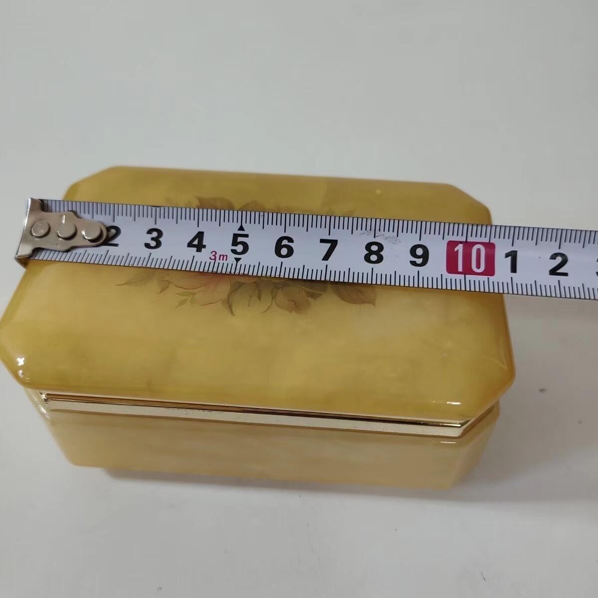 意大利Domain天然石玫瑰图案首饰盒饰品盒，尺寸11x7x4.5厘米，品相如图，500包快递