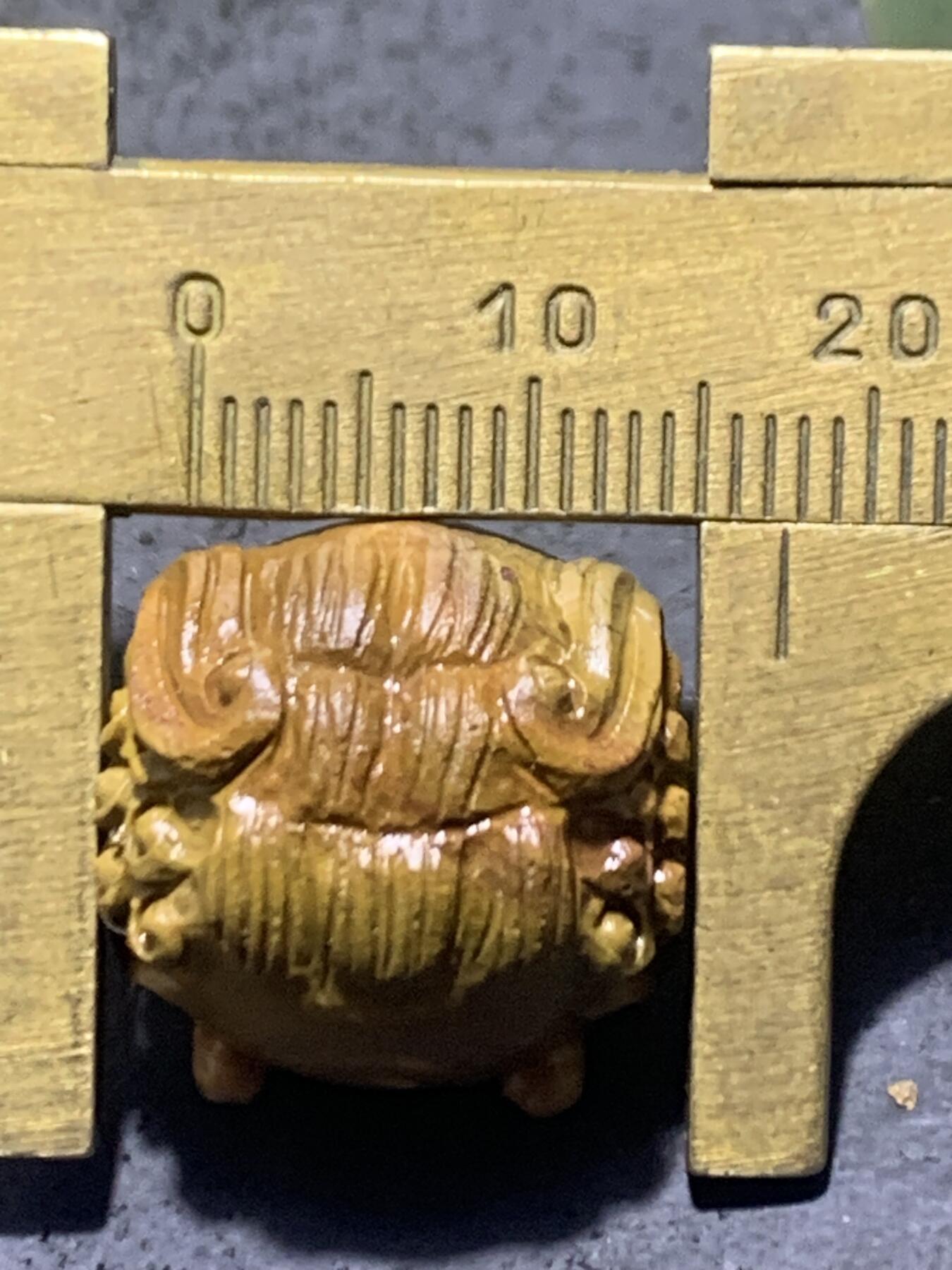 精美戈壁彩玉手工雕刻瑞龙珠一个！