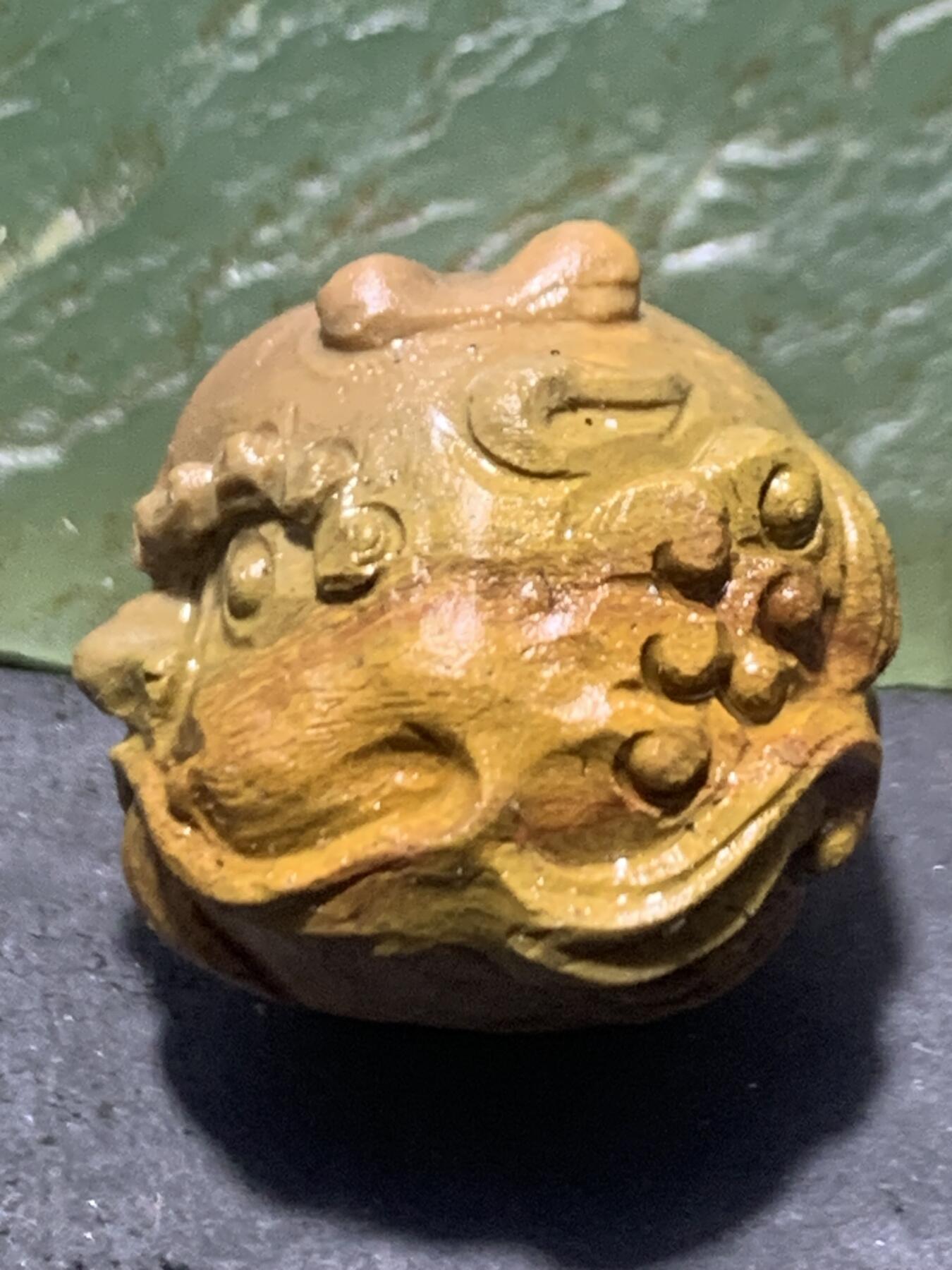 精美戈壁彩玉手工雕刻瑞龙珠一个！