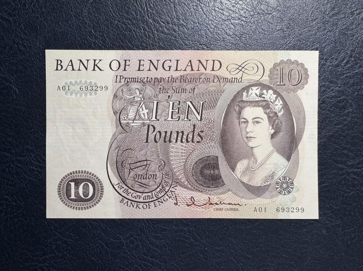 收藏联盟Quantum Auction 第383期拍卖  英国1964年10镑首发A01冠 品相UNC 边角微瑕和点钞痕 号码无47