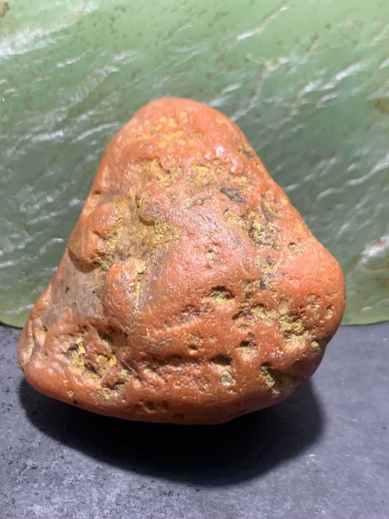 精美冰红双色南红玛瑙原石一颗