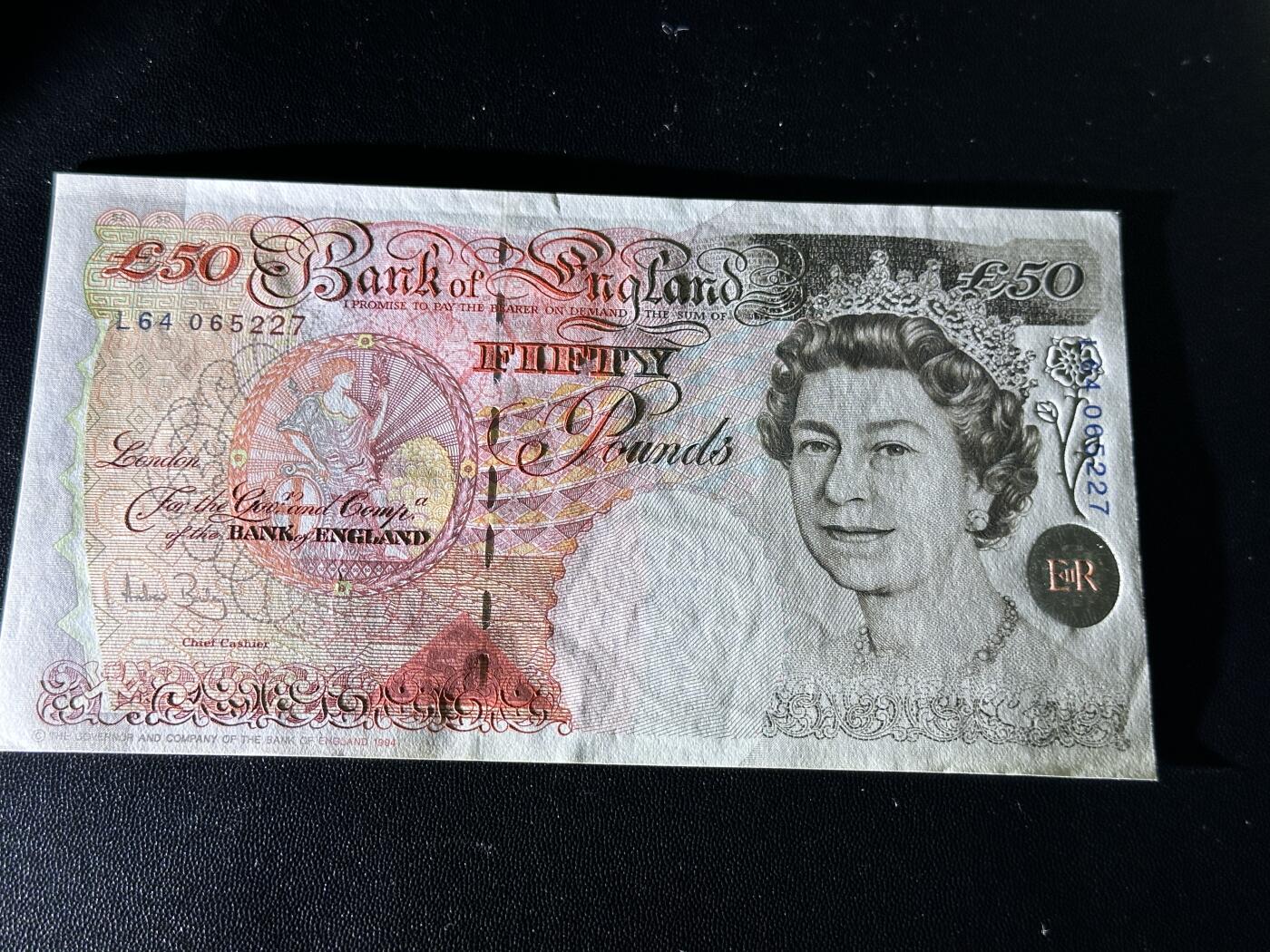 《外钞收藏家》第四百二十六期 1994年英国E序列50镑 UNC- 边角轻微瑕疵 尾227