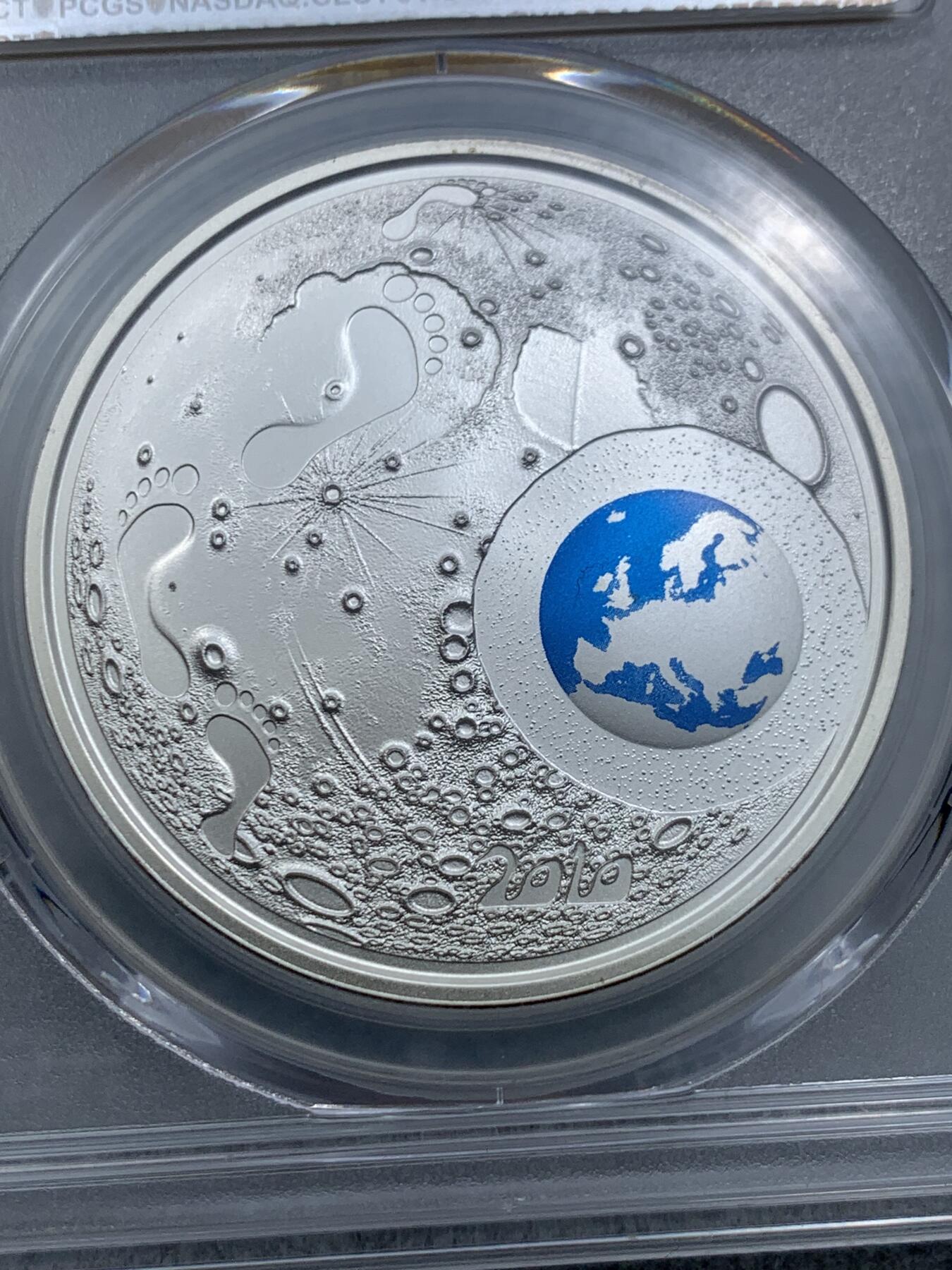 《竞宝斋》第317场 周日，周一 2场连拍 （全场包邮） PCGS PR70DCAM 芬兰2010年道德与理念2-儿童与创造力（磨砂版）20欧彩银纪念币 P盒错标应为磨砂版银币，33.62克，925银，38.61MM币径，限量3500枚，P盒记录冠军分值（并列最高分值70分仅4枚），荣膺2012年克劳斯世界硬币大奖赛最富激情获奖币