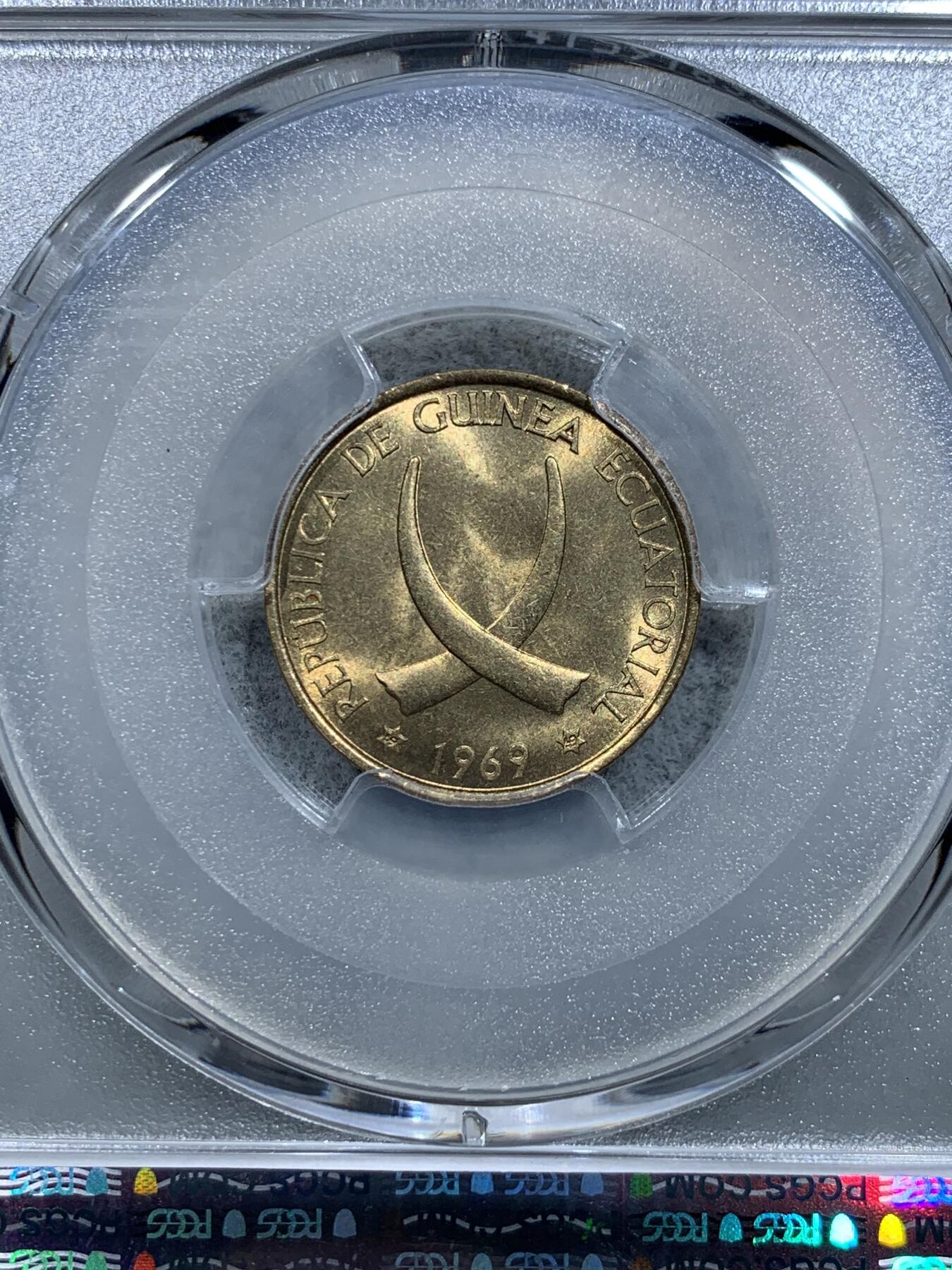 《竞宝斋》第317场 周日，周一 2场连拍 （全场包邮） PCGS MS66 亚军分 卷拆 1969 赤道几内亚 1比塞塔小铜币 两面转光 高分高性价比的一枚