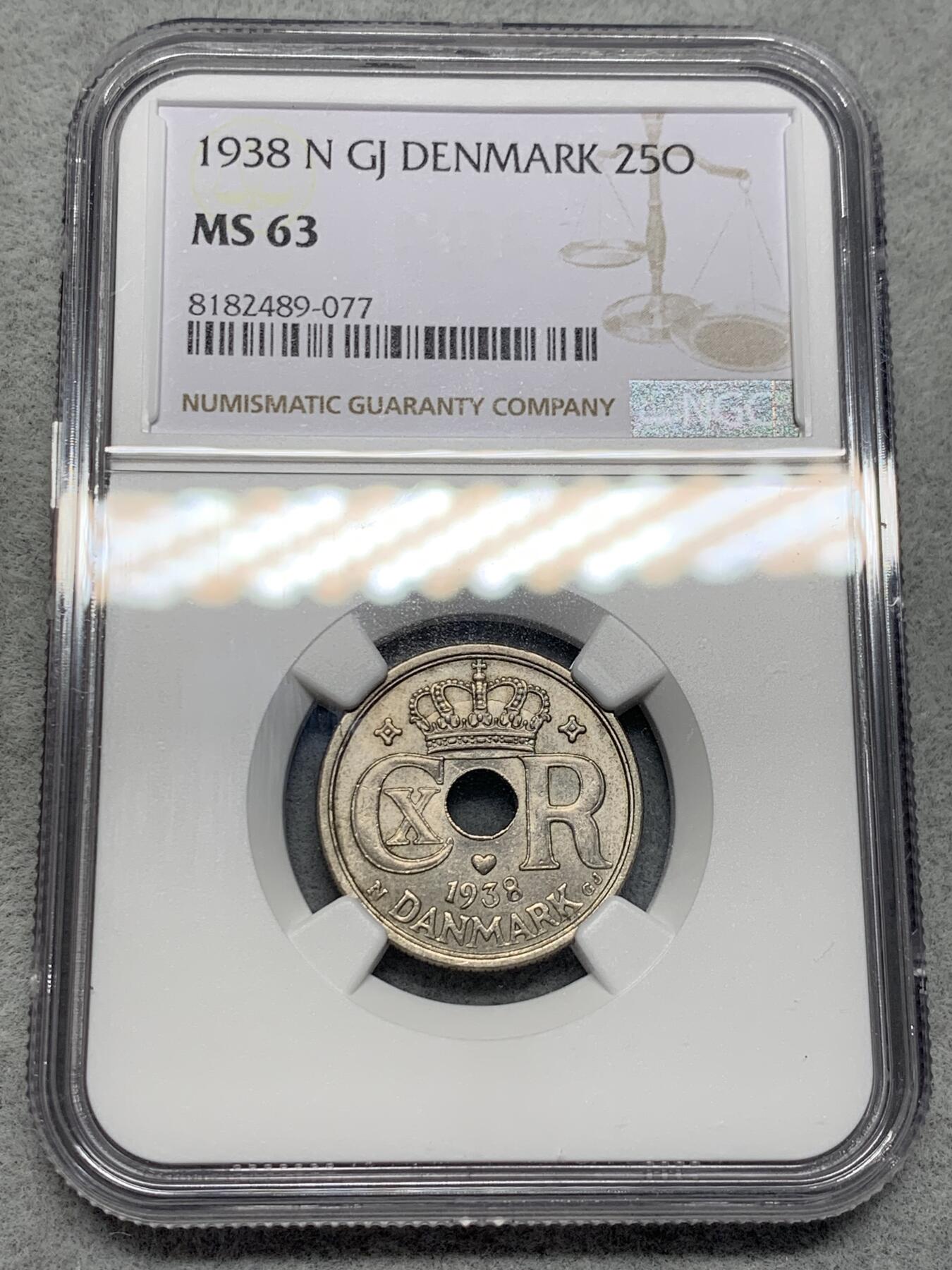 《竞宝斋》第318场 周日，周一 2场连拍 （全场包邮） NGC MS63 1938 丹麦 25欧尔中孔镍币 丹麦早期好品少见 书价60美金 喜欢北欧的不要错过了