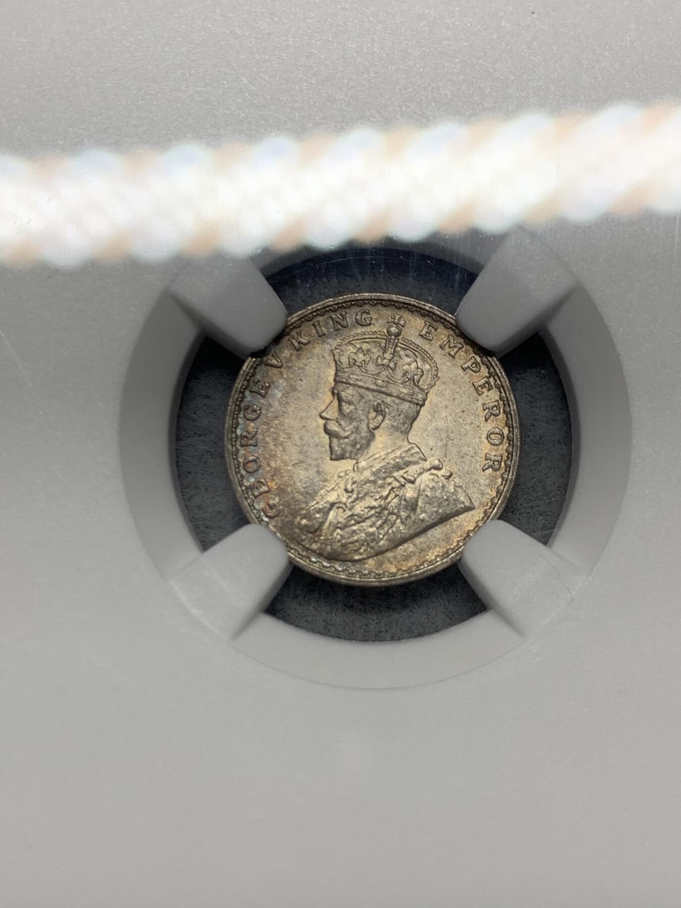 《竞宝斋》第318场 周日，周一 2场连拍 （全场包邮） NGC MS63 英属印度 1917年 乔治五世 2安娜 银币 背面五彩 正面淡五彩 包浆