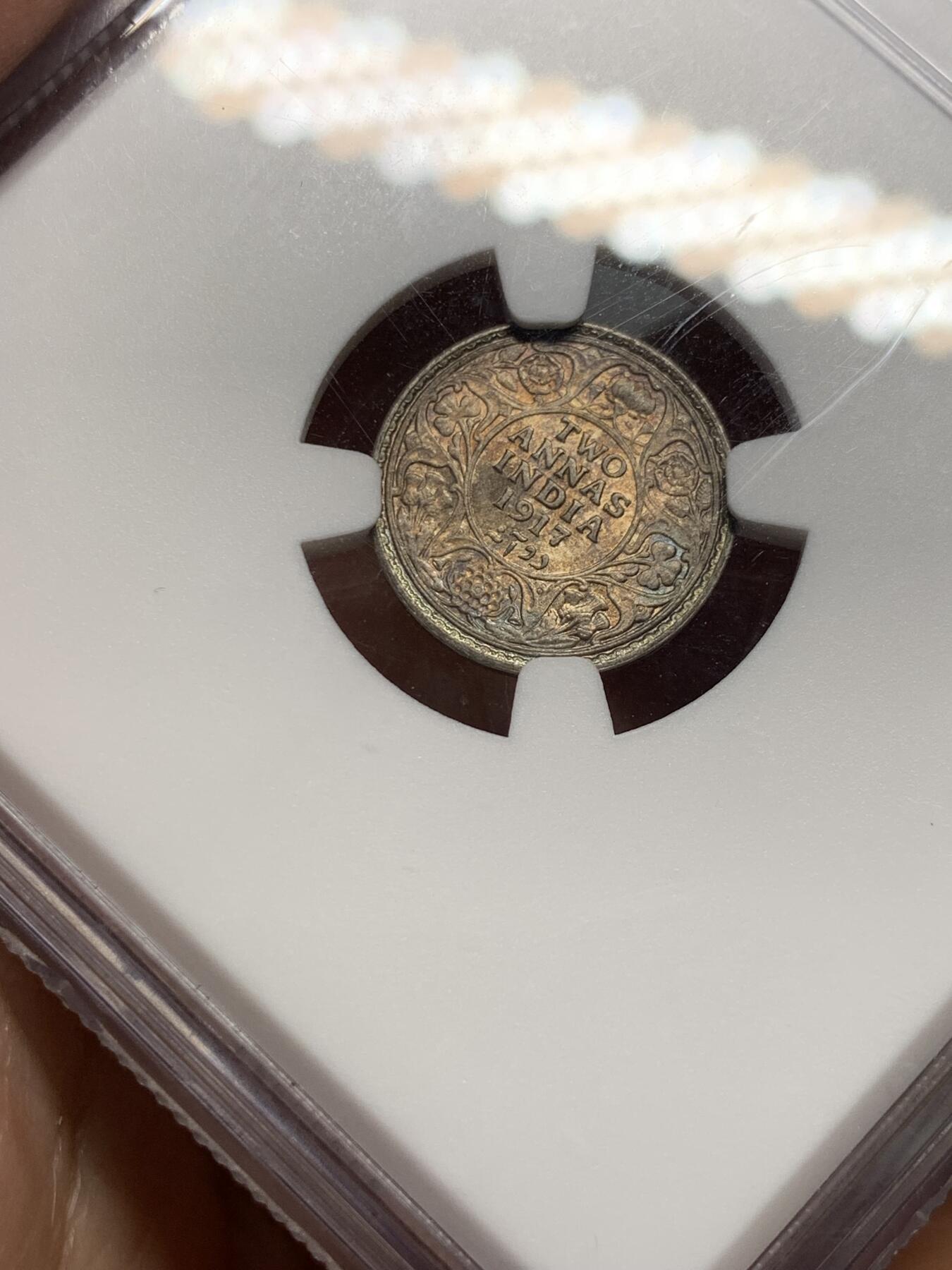 《竞宝斋》第318场 周日，周一 2场连拍 （全场包邮） NGC MS63 英属印度 1917年 乔治五世 2安娜 银币 背面五彩 正面淡五彩 包浆