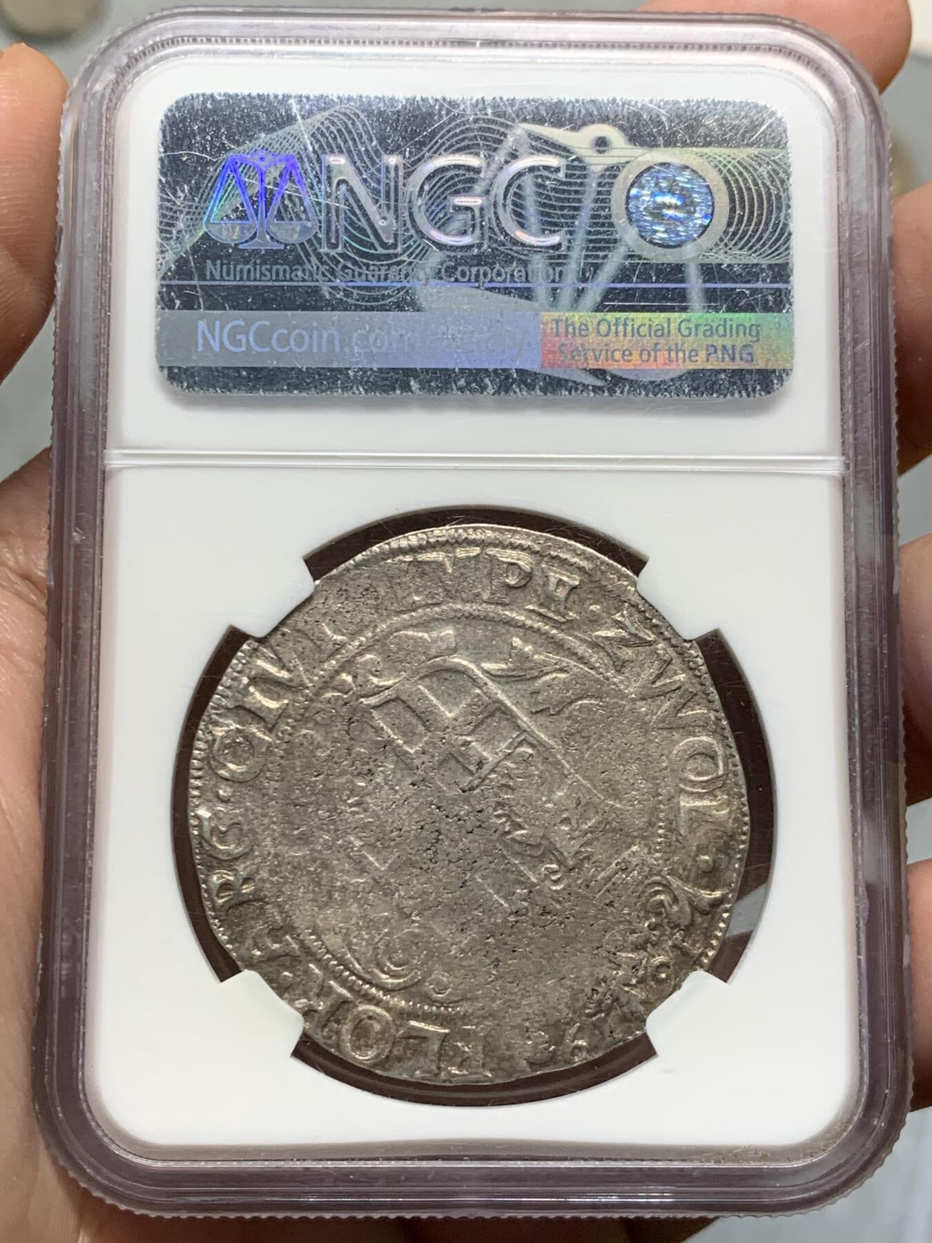 《竞宝斋》第318场 周日，周一 2场连拍 （全场包邮） NGC XFD 1619荷兰兹沃勒28s大银币 少见早期打制大银 实物底光犹存，较为难得，盒子轻微磨损