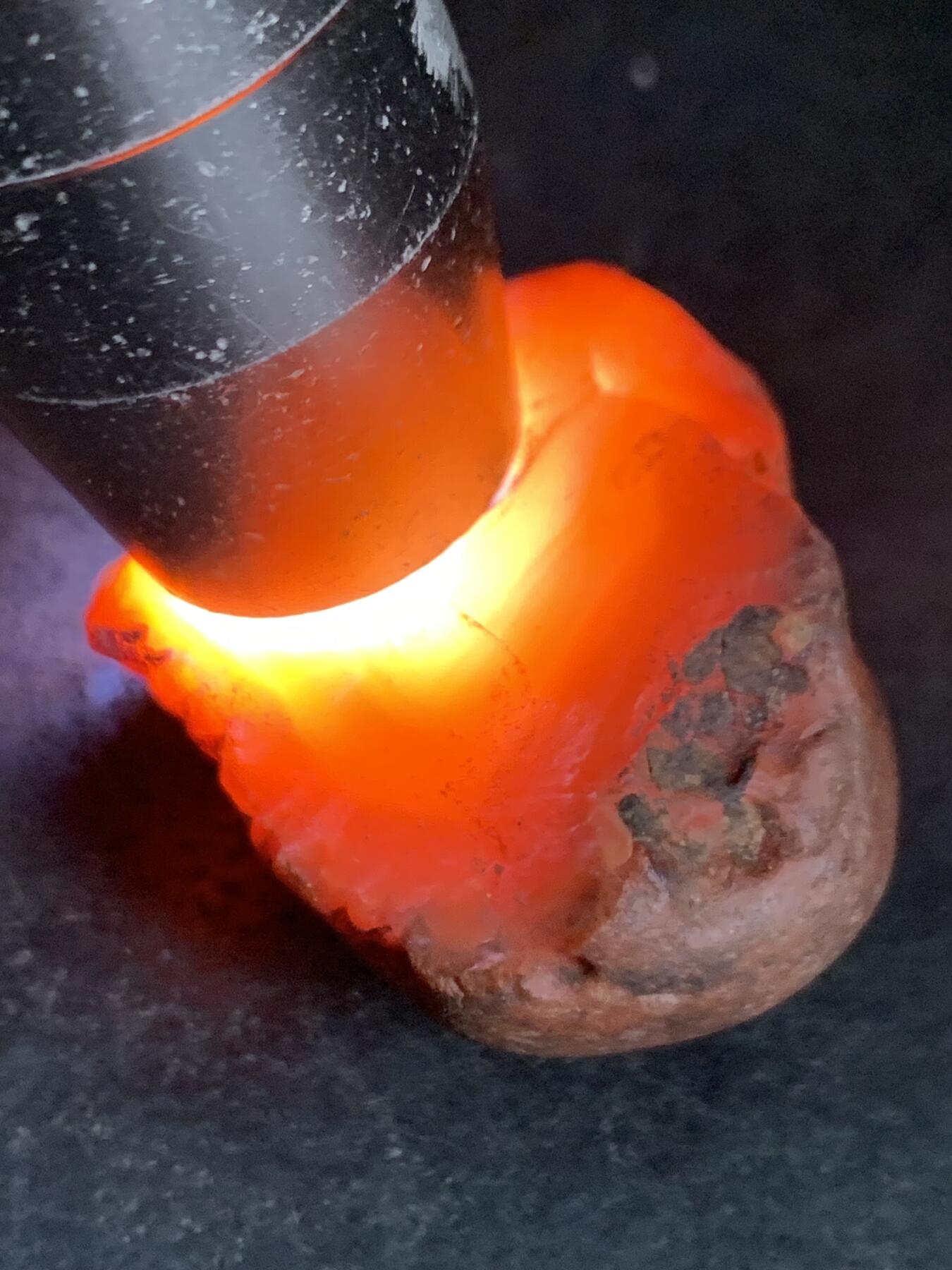 精美大开窗冻肉南红玛瑙原石一颗