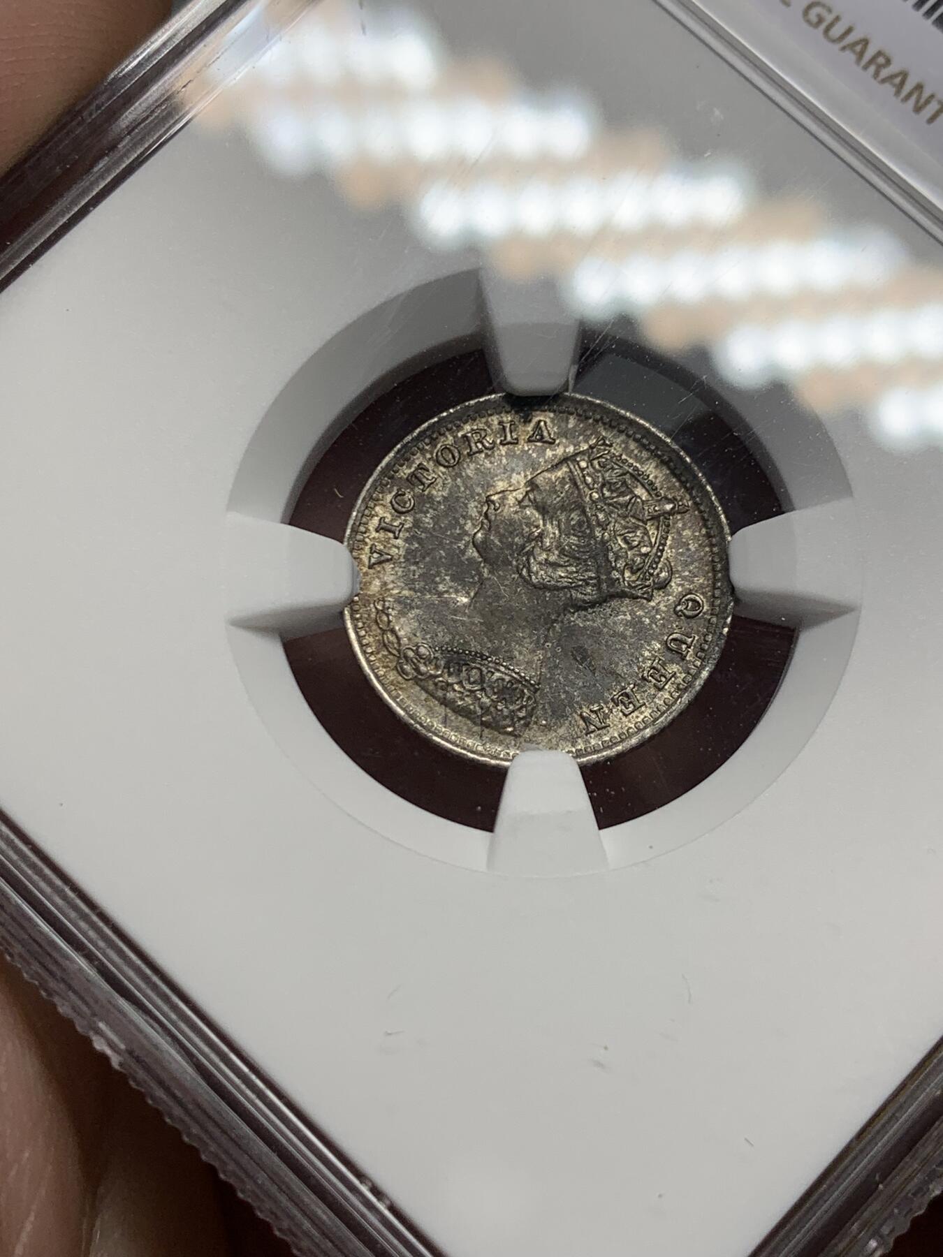 《竞宝斋》第318场 周日，周一 2场连拍 （全场包邮） NGC MS61 香港 1901年 一毫 维多利亚 银币 五彩光