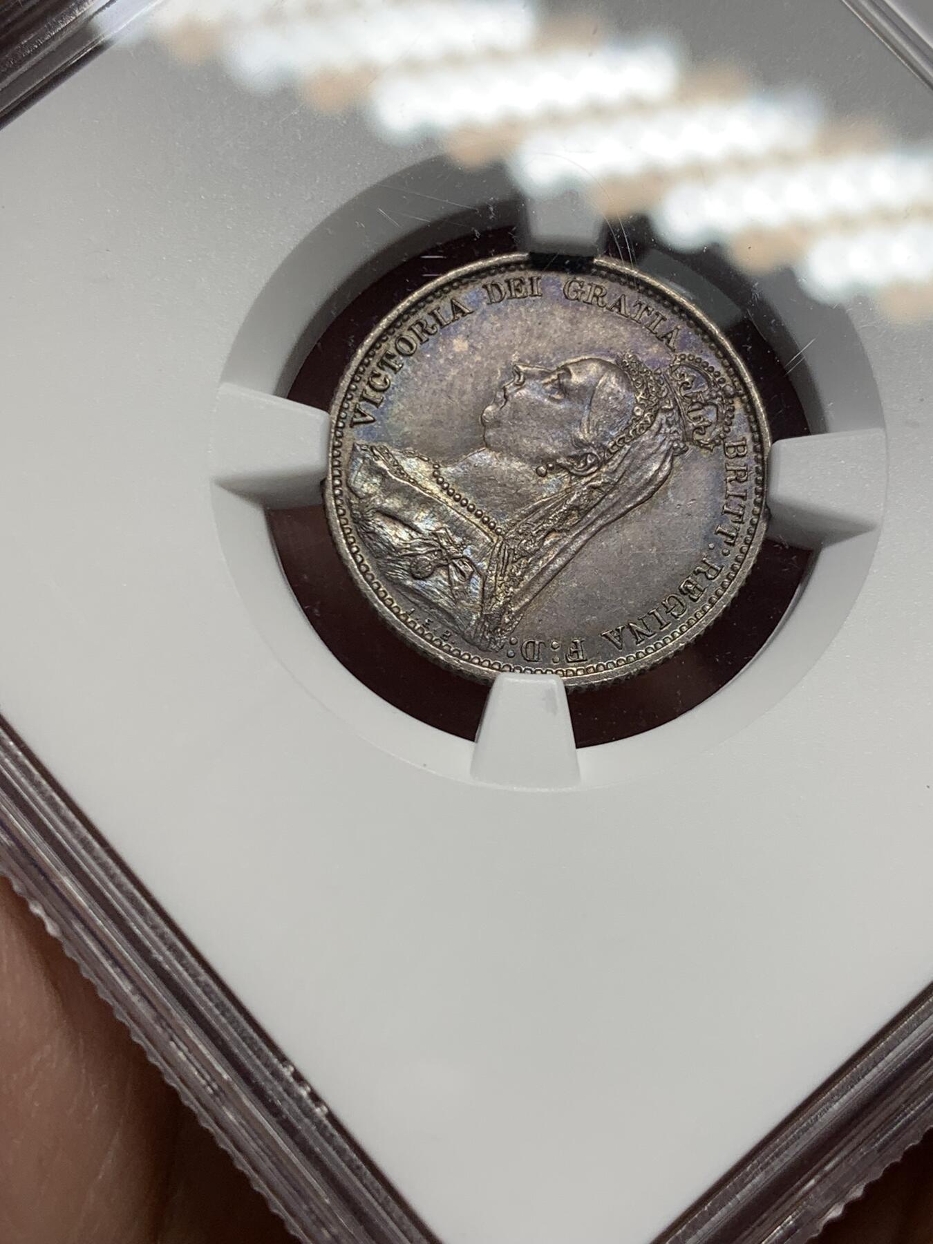 《竞宝斋》第318场 周日，周一 2场连拍 （全场包邮） NGC MS64 1887维多利亚高冠六便士银币，灰彩均匀包浆，底板丝滑，整体深打状态，凑套必备。