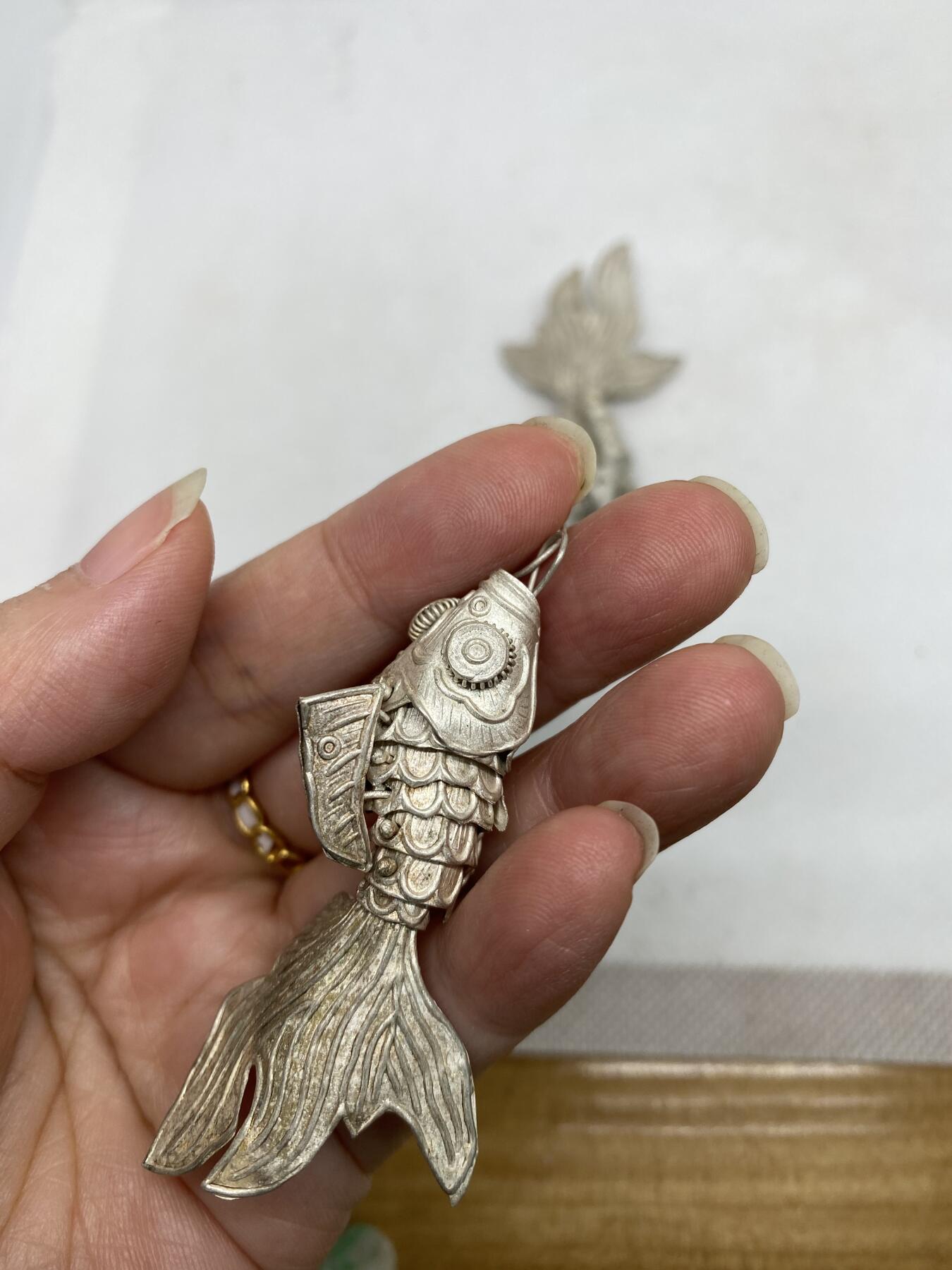 老铜鎏银鱼一对，尺寸6.4厘米，可以活动，品相如图，150包快递