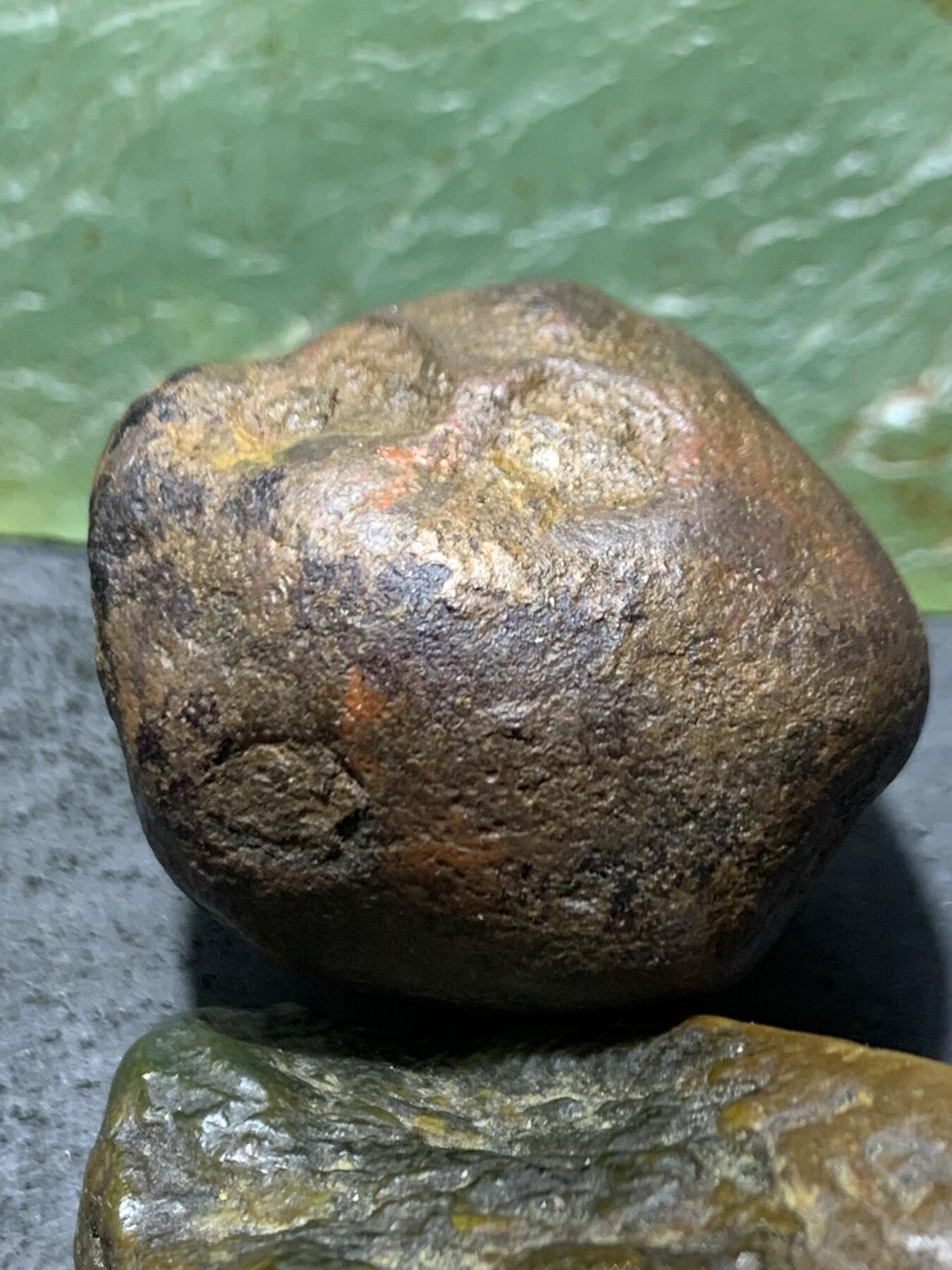 精美原皮未开窗南红玛瑙原石一颗，