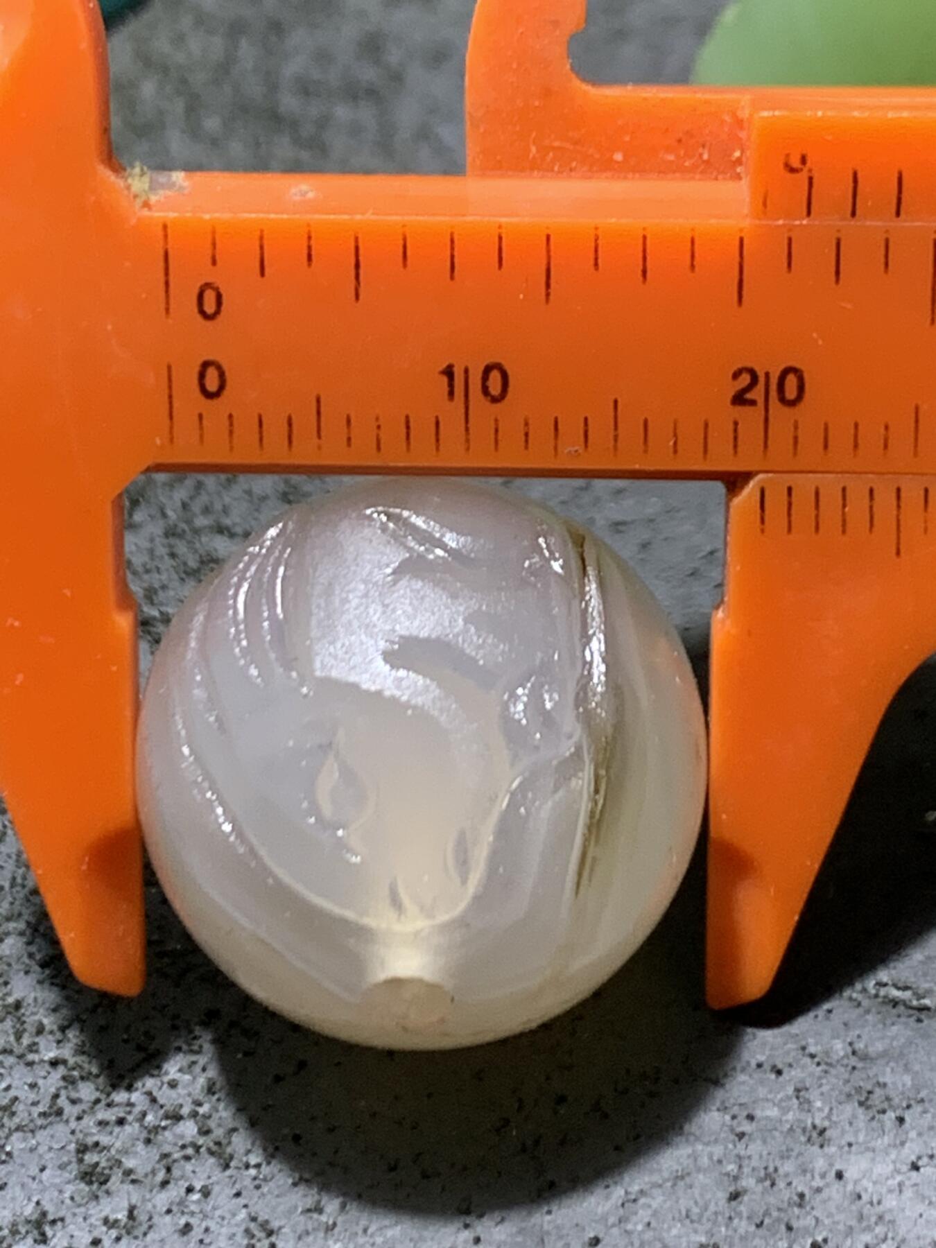 精美高玉化亚光草花纹海洋玉髓手工俏色巧雕玉兔（兔飞猛进）2.0圆珠一个