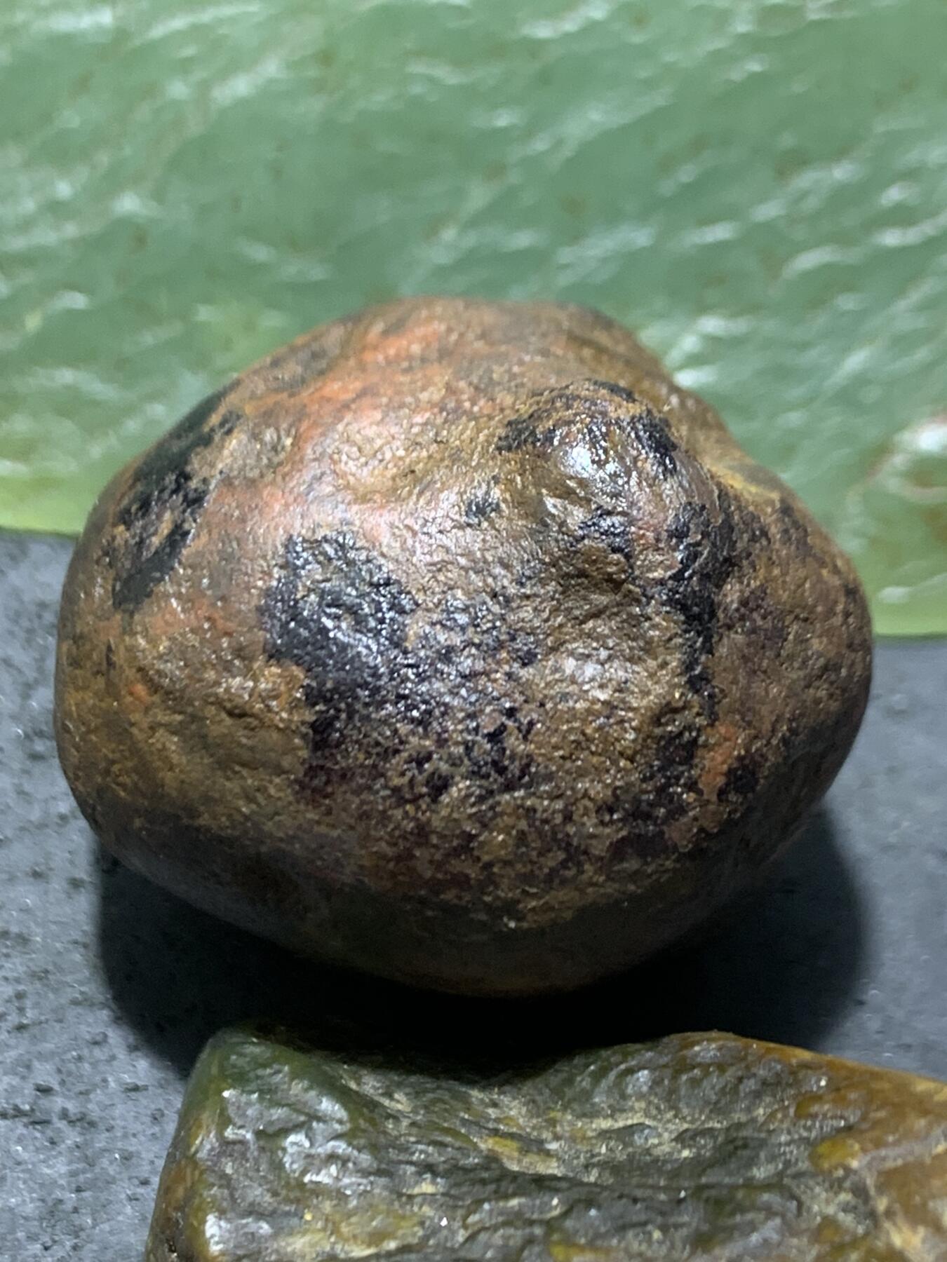 精美原皮未开窗南红玛瑙原石一颗，