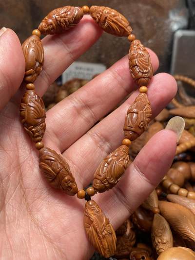 苏工核雕与你有缘 -  苏工核雕纯手工八仙过海各显神通，铁核柳叶雕刻立体感十足，喜欢手工作品的朋友来尺寸1。15x2.48