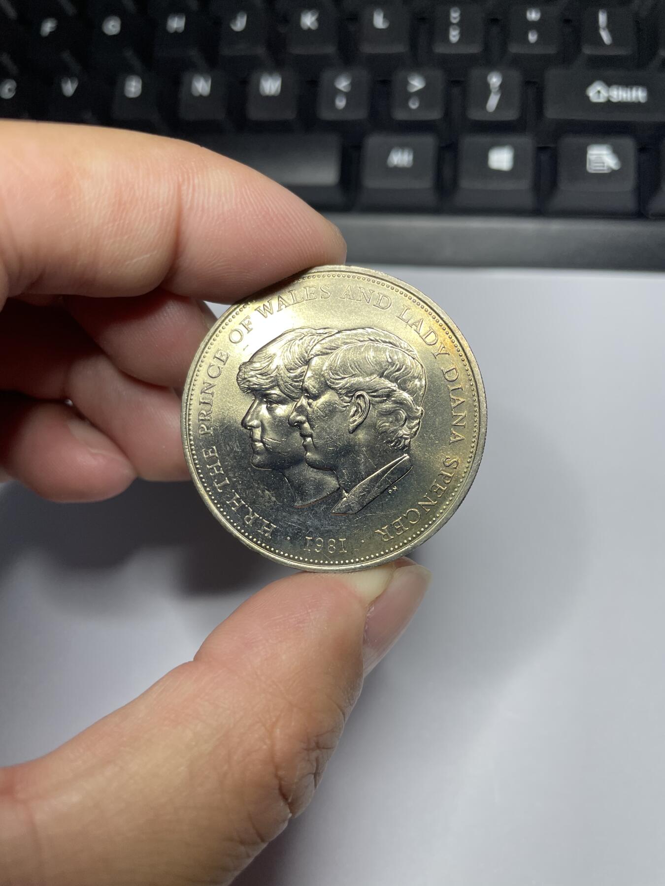 每日一拍，2024年集古藏今外币拍卖第十六期-第6场—（总第156拍），可以寄存60天，满160元包邮。 1981年英国克朗纪念币