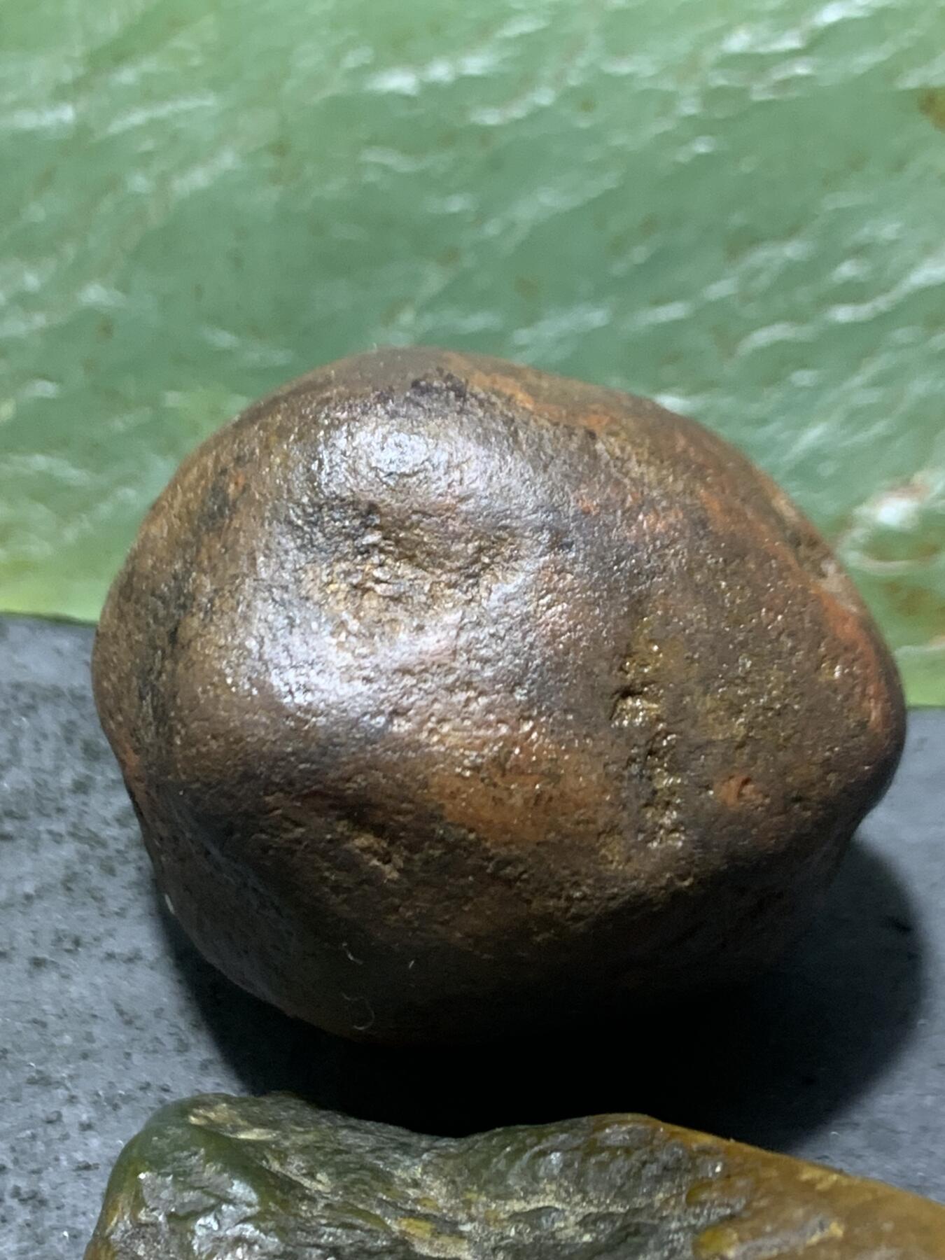 精美原皮未开窗南红玛瑙原石一颗，