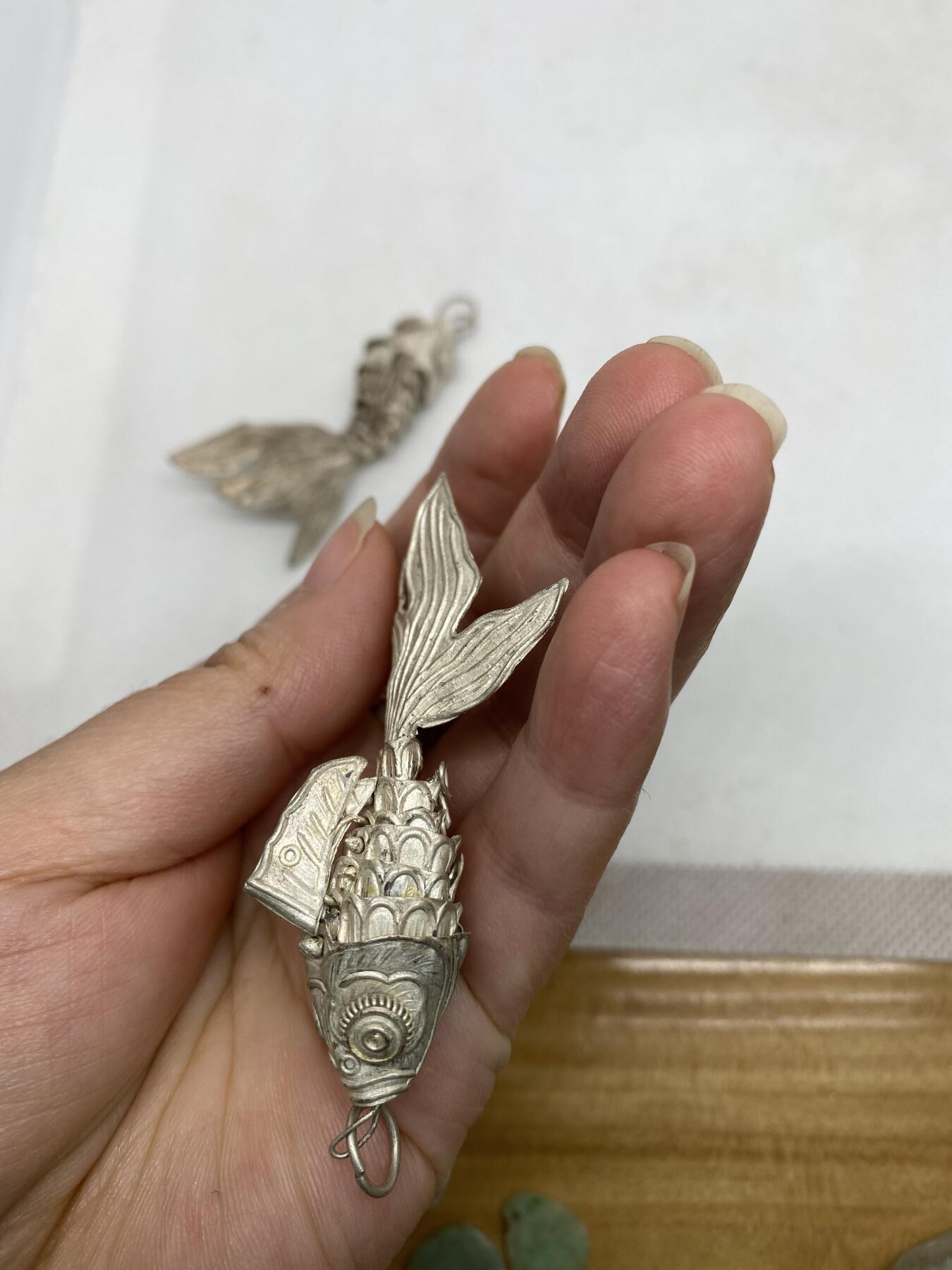 老铜鎏银鱼一对，尺寸6.4厘米，可以活动，品相如图，150包快递