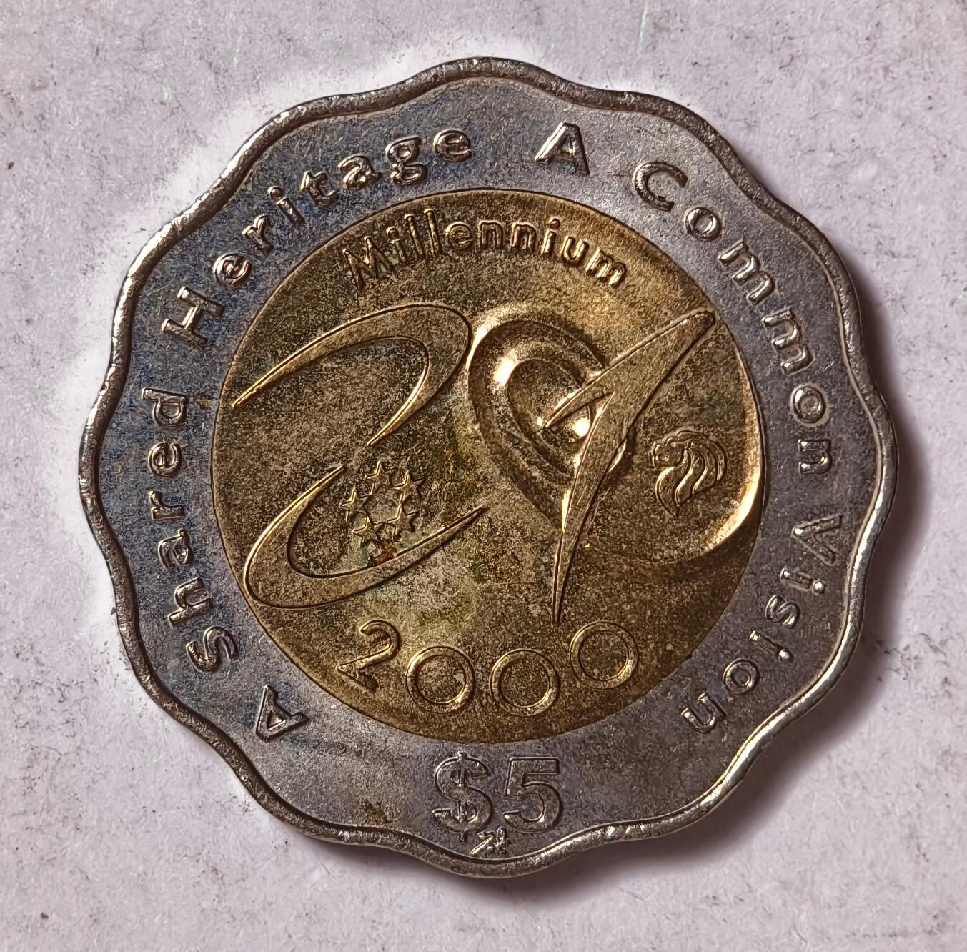 紫瑗钱币——第434期 新加坡 2000年 迎接新世纪  5元 双色币 UNC