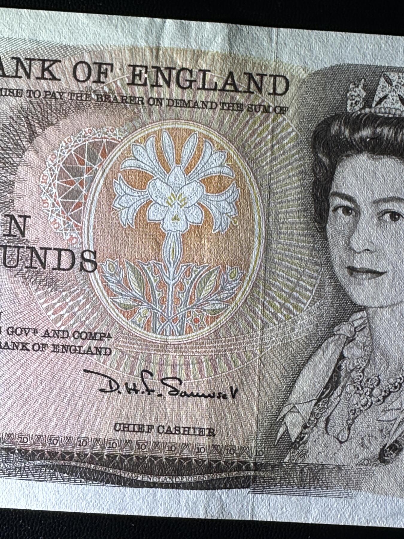 外钞收藏家》第四百二十七期 英国D序列10镑 AU品相