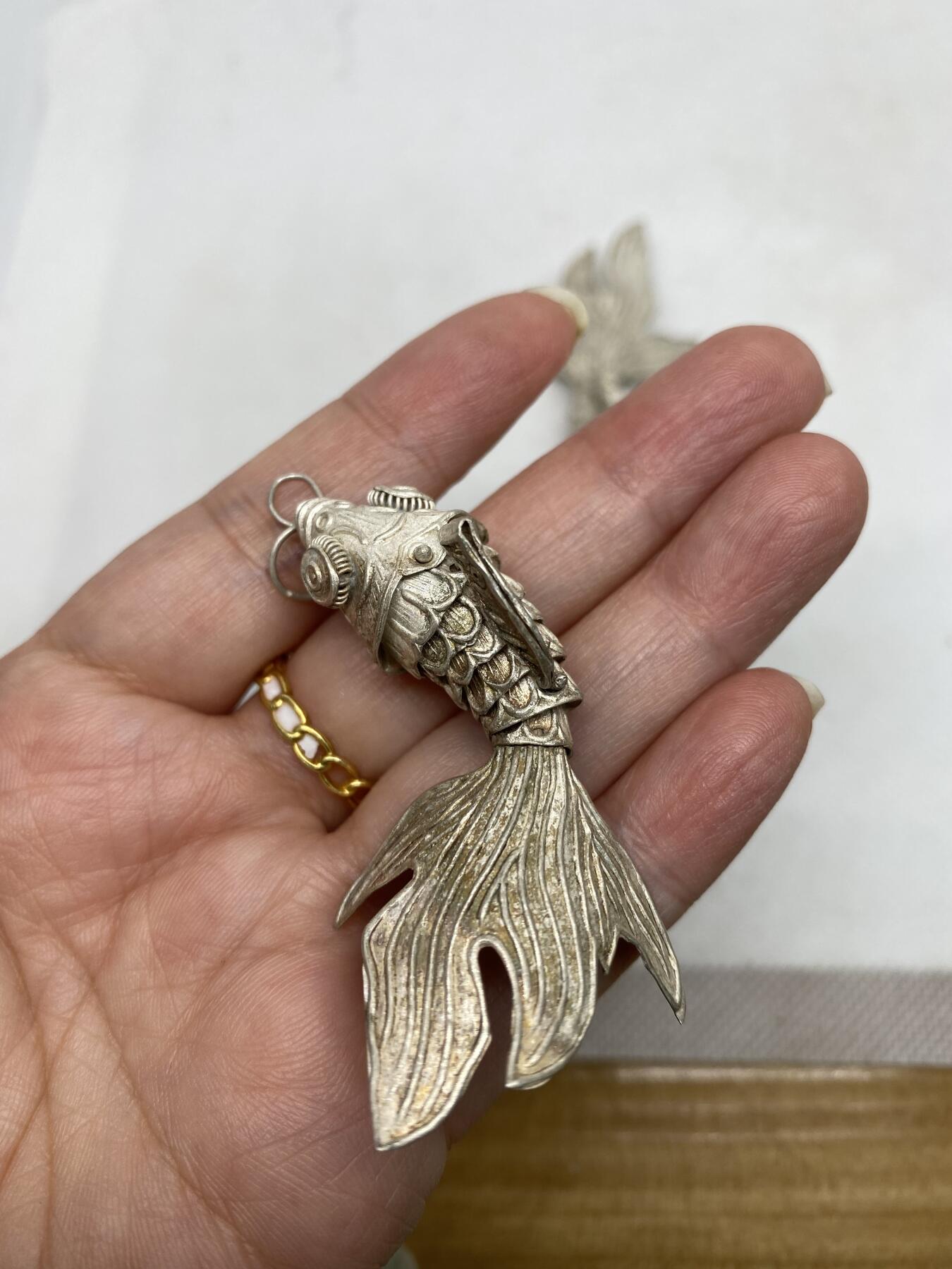 老铜鎏银鱼一对，尺寸6.4厘米，可以活动，品相如图，150包快递