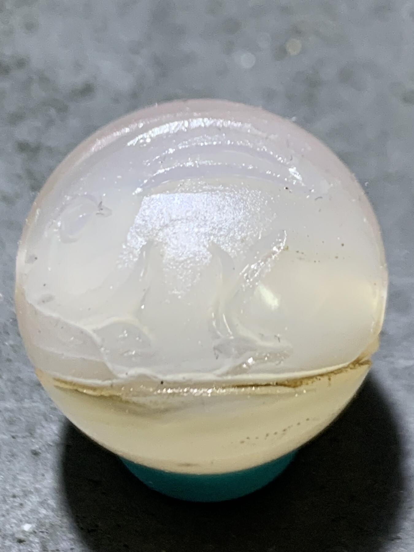 精美高玉化亚光草花纹海洋玉髓手工俏色巧雕玉兔（兔飞猛进）2.0圆珠一个