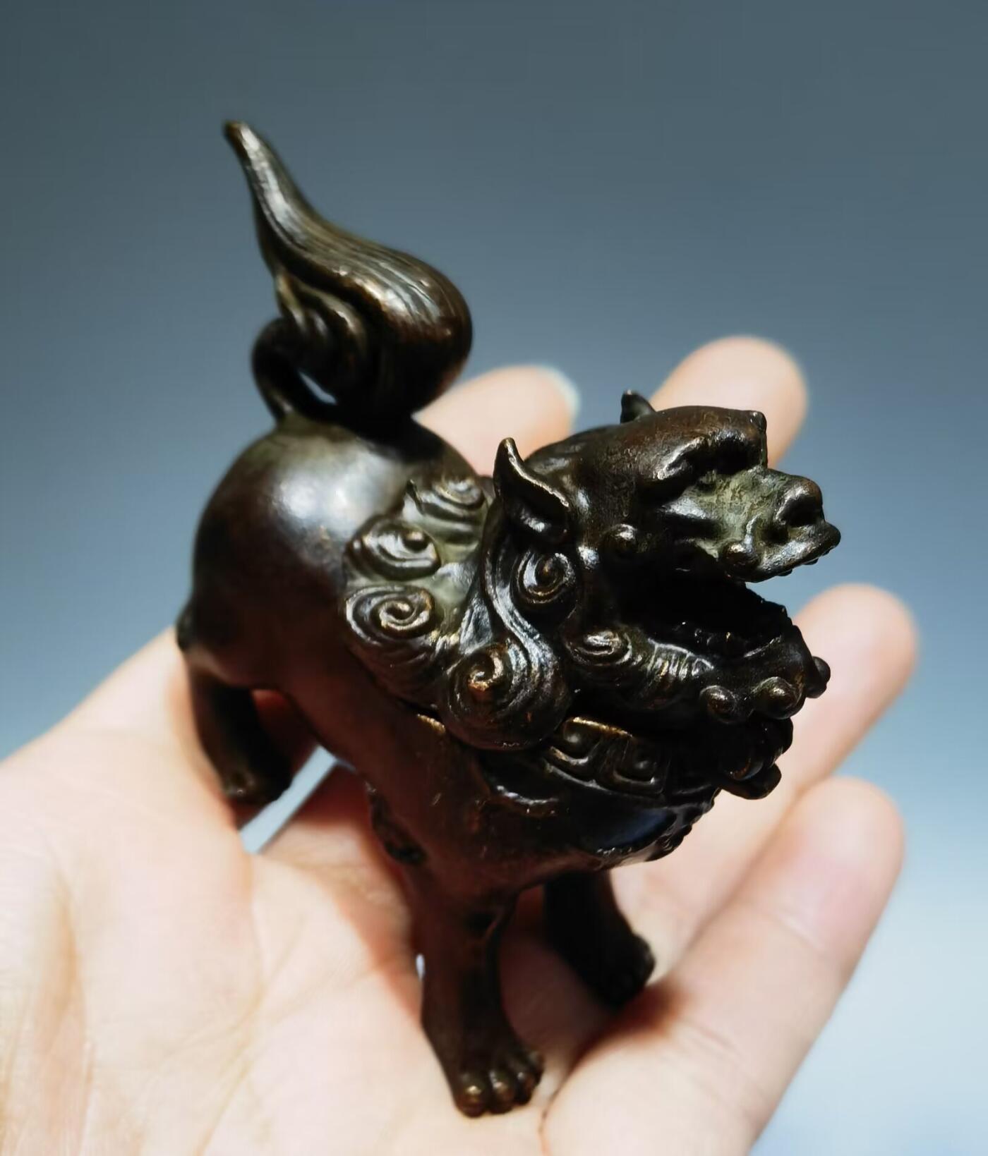 铜麒麟小摆件品相如图所示！尺寸：高5cm*横宽6.7克重：122.3