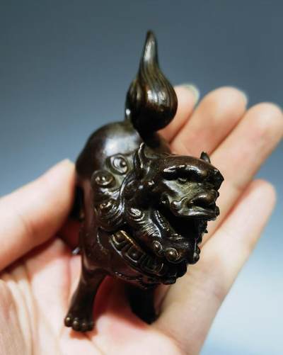 铜麒麟小摆件品相如图所示！尺寸：高5cm*横宽6.7克重：122.3 铜麒麟小摆件品相如图所示！尺寸：高5cm*横宽6.7克重：122.3