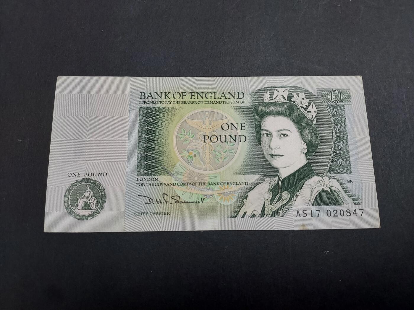 博彦收藏10月20日晚上8点 钱币专场 英国女皇1镑 85品