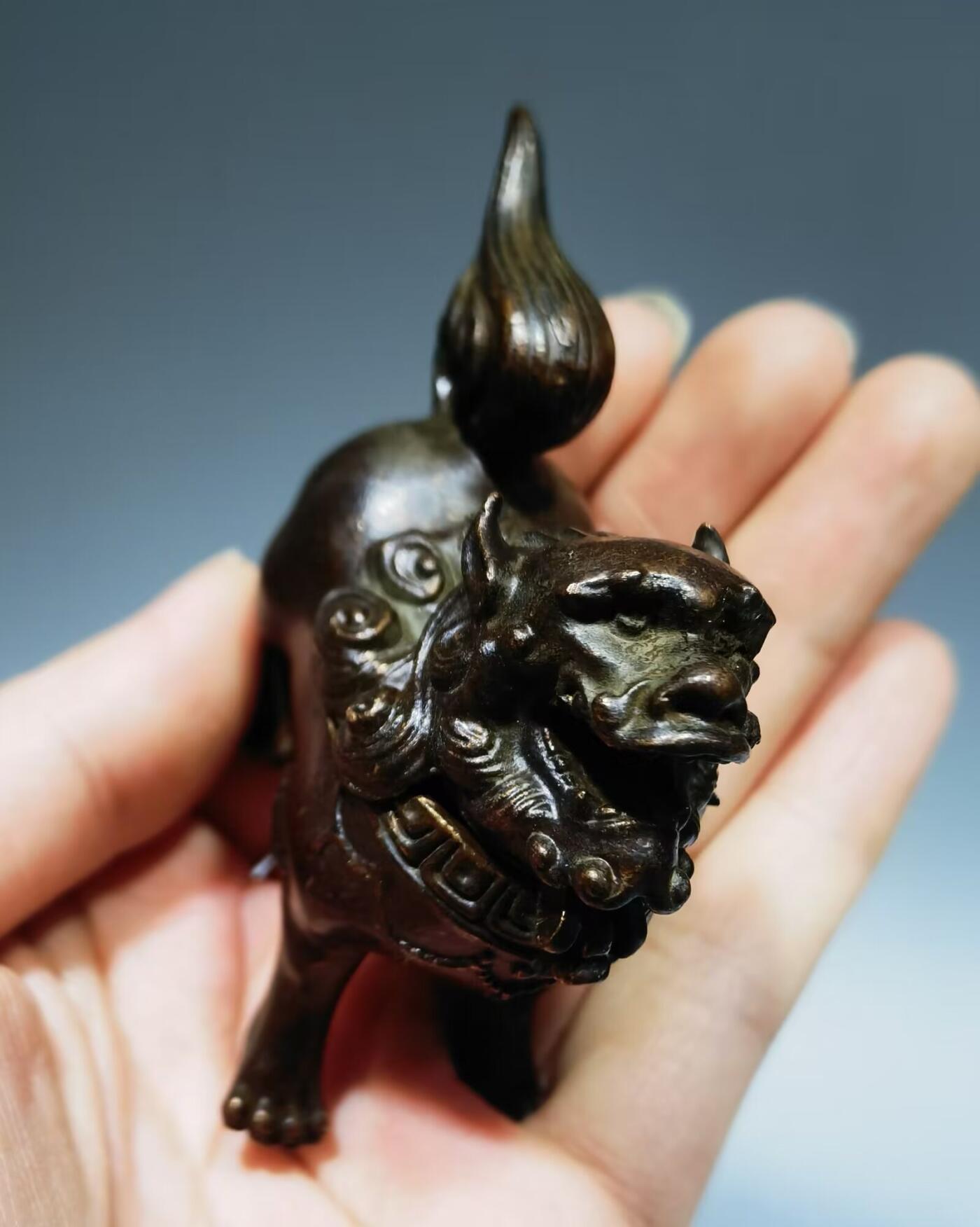 铜麒麟小摆件品相如图所示！尺寸：高5cm*横宽6.7克重：122.3