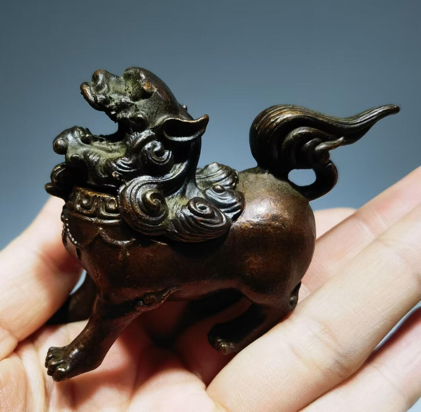 铜麒麟小摆件品相如图所示！尺寸：高5cm*横宽6.7克重：122.3