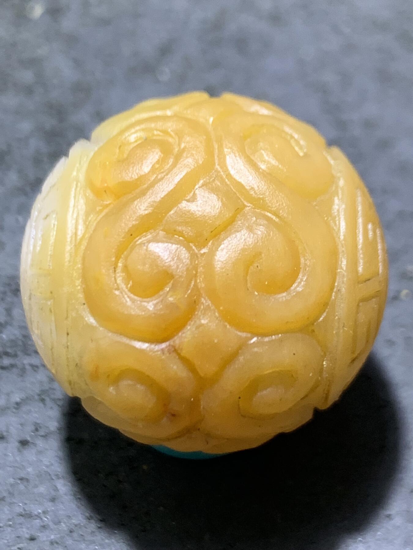 精美亚光冻料战国红玛瑙手工雕刻回纹珠一颗！