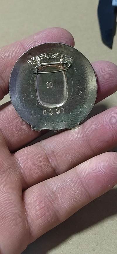 毛主席像章专场 🔥🔥精美花边异形章🔥🔥毛主席像章，44.2毫米，4007散套章之一