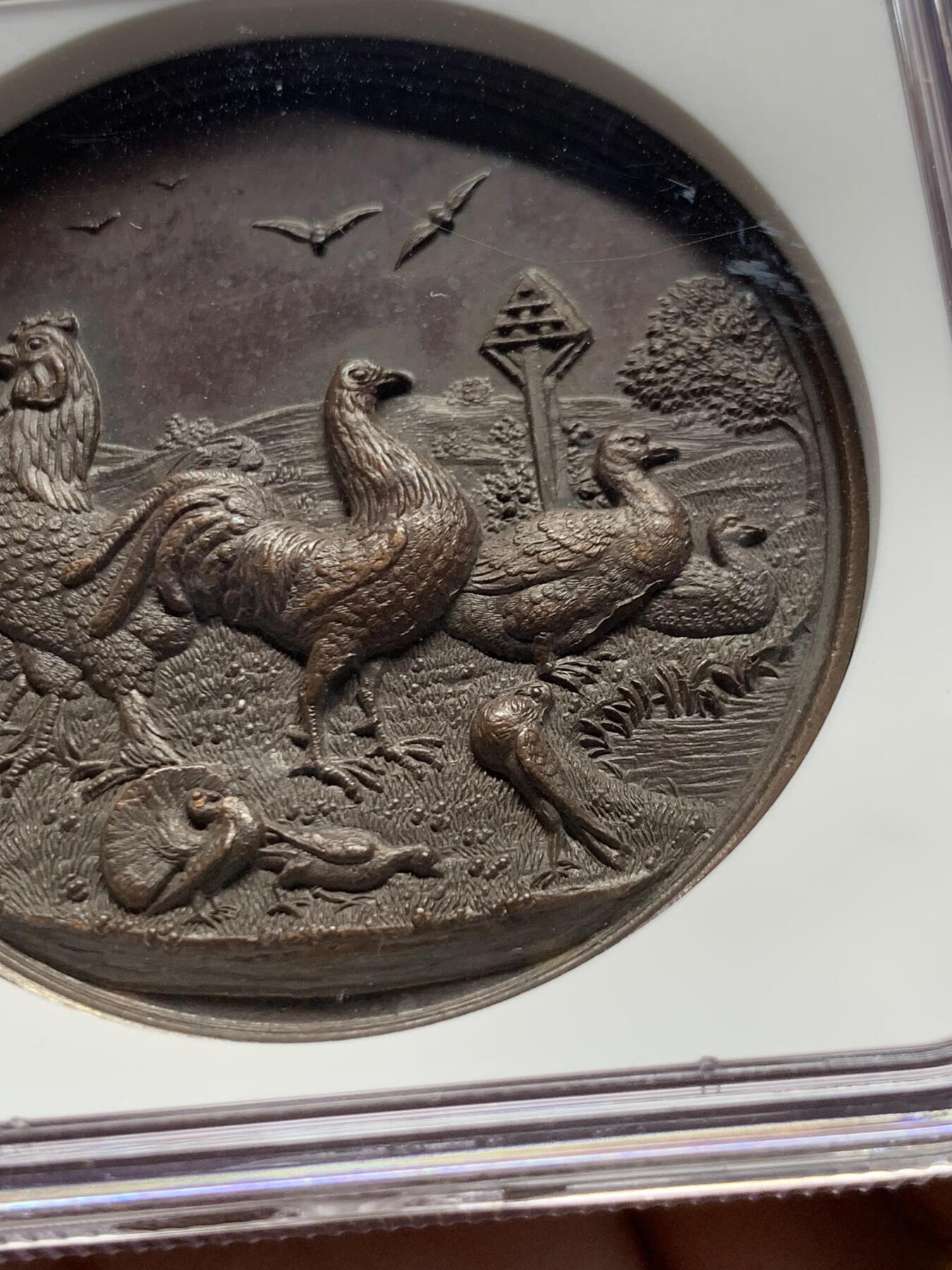 《竞宝斋》第319场 周日，周一，周二  3场连拍 （全场包邮） NGC MS63BN 英国家禽俱乐部农业大铜章 超高浮雕 羽毛犀利 加厚盒