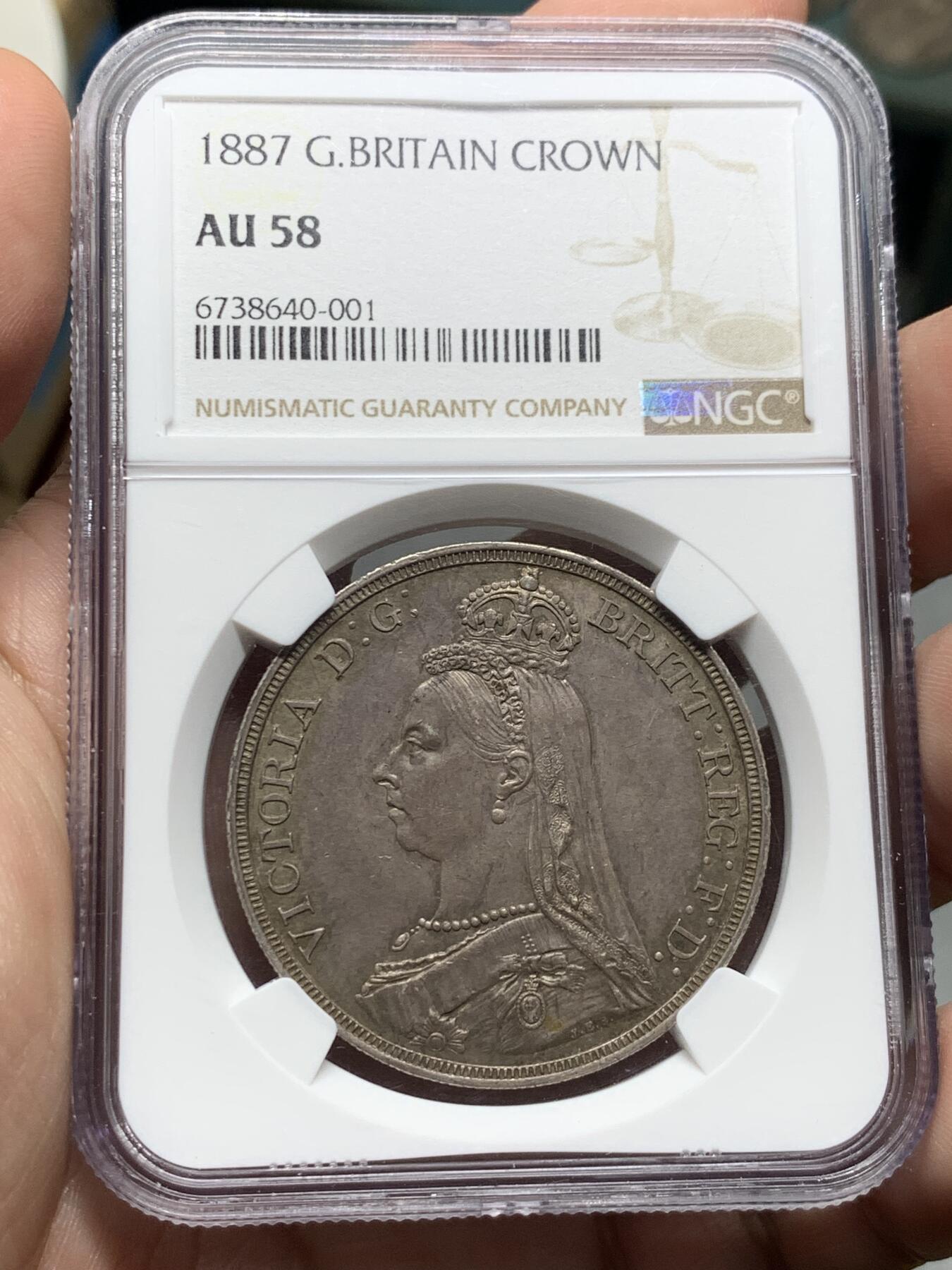 《竞宝斋》第319场 周日，周一，周二  3场连拍 （全场包邮） NGC AU58 英国1887年维多利亚女王高冠马剑一克朗银币 紫罗兰包浆 细节极佳