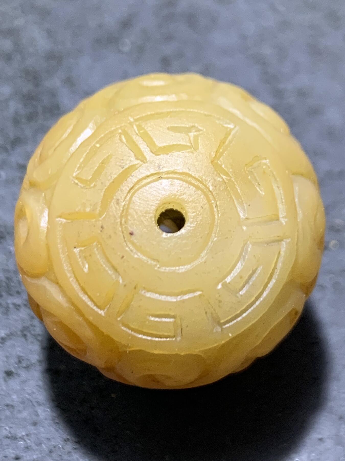 精美亚光冻料战国红玛瑙手工雕刻回纹珠一颗！