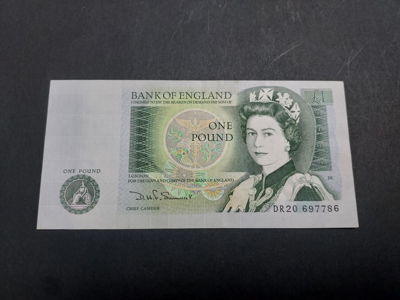 博彦收藏 10月24日 8点钱币专场 英国 女皇1镑 9-95品 